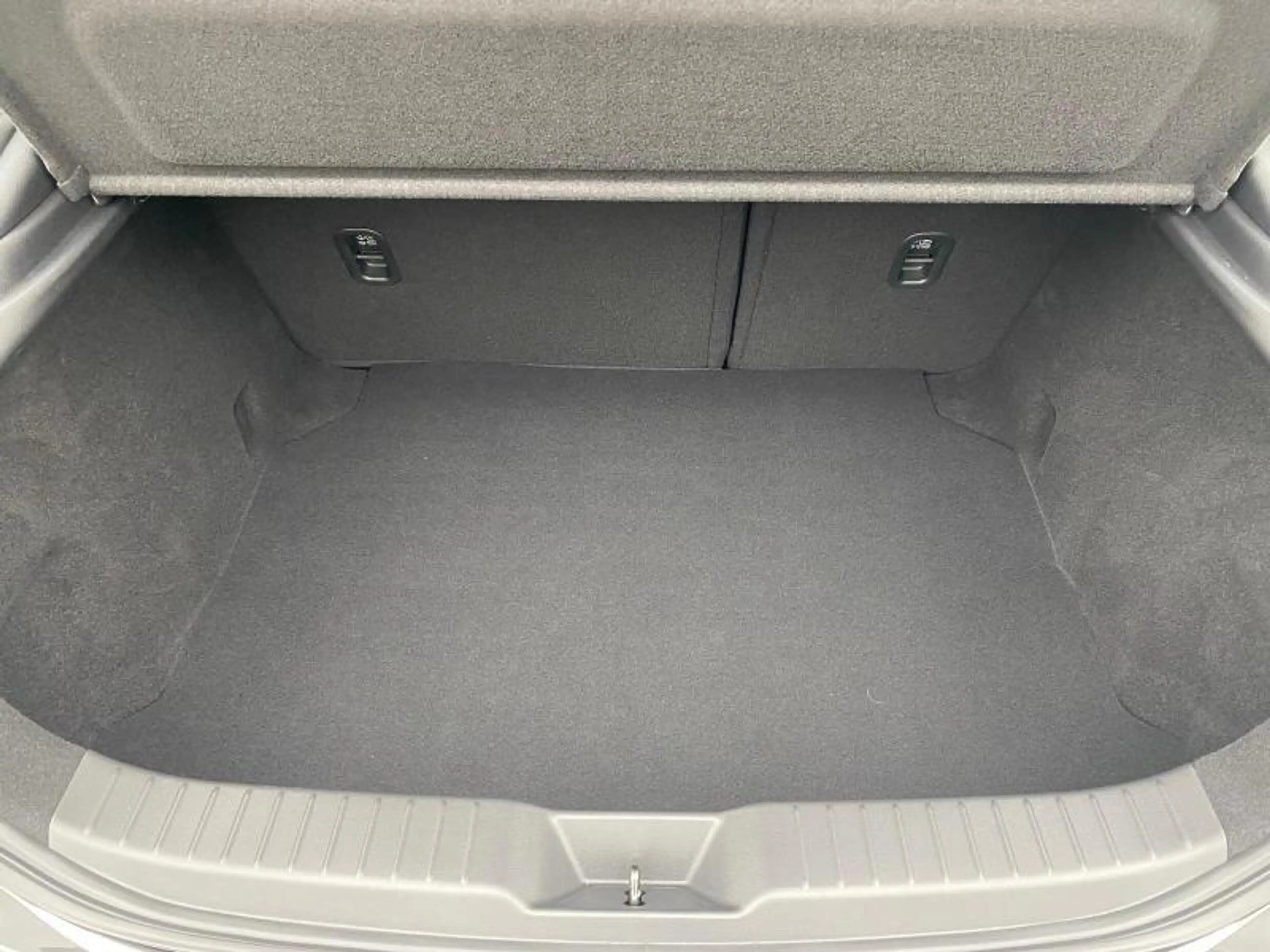Mazda 3 e-Skyactiv — photo 9