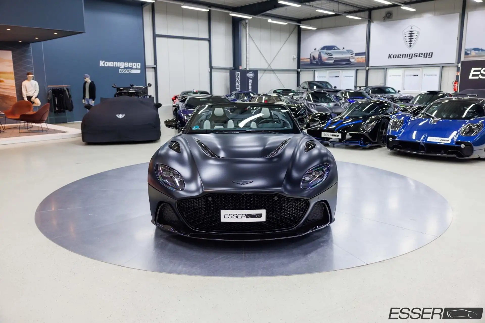 애스턴마틴 DBS Coupe 2023 검정 사진 2