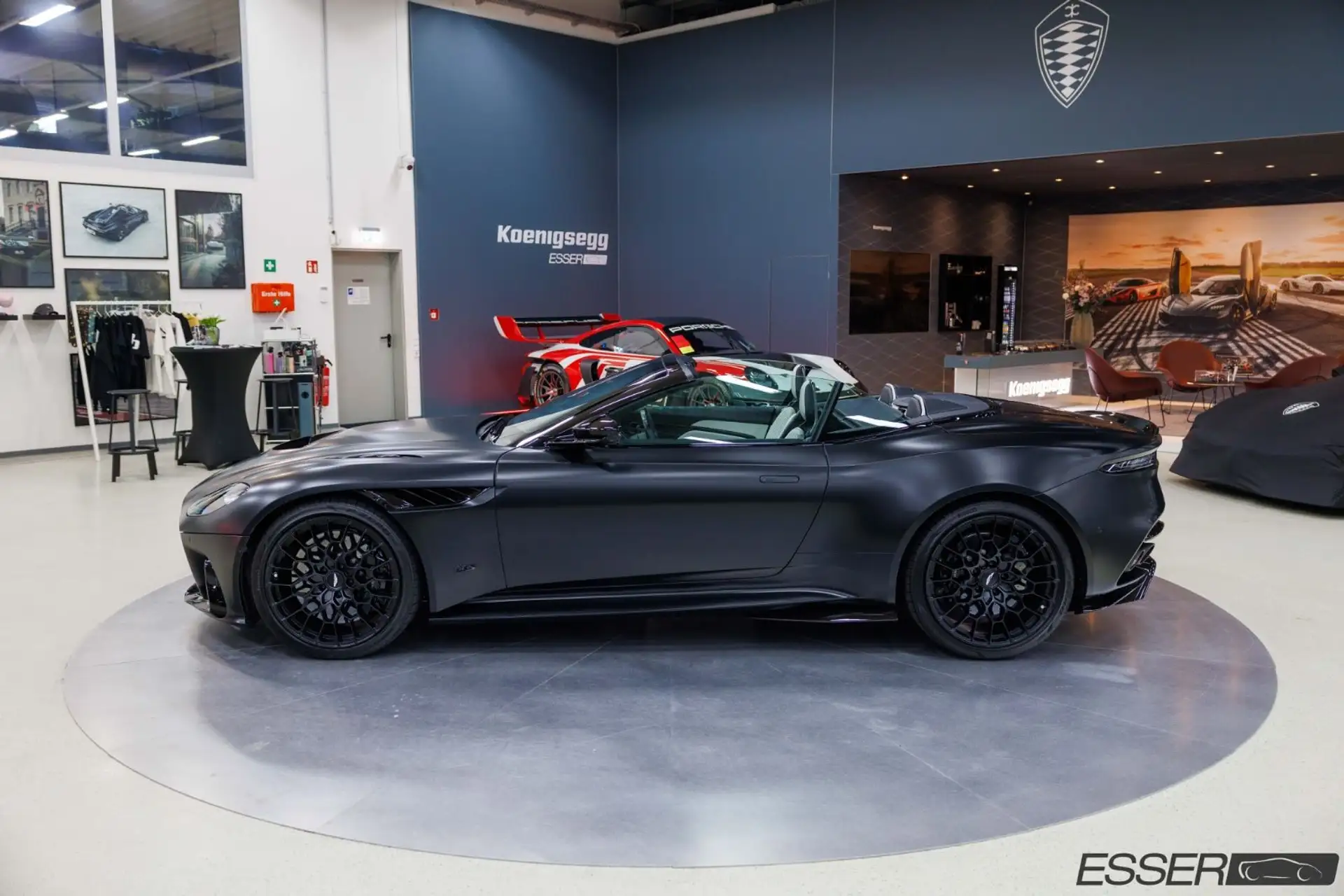 애스턴마틴 DBS Coupe 2023 검정 사진 6