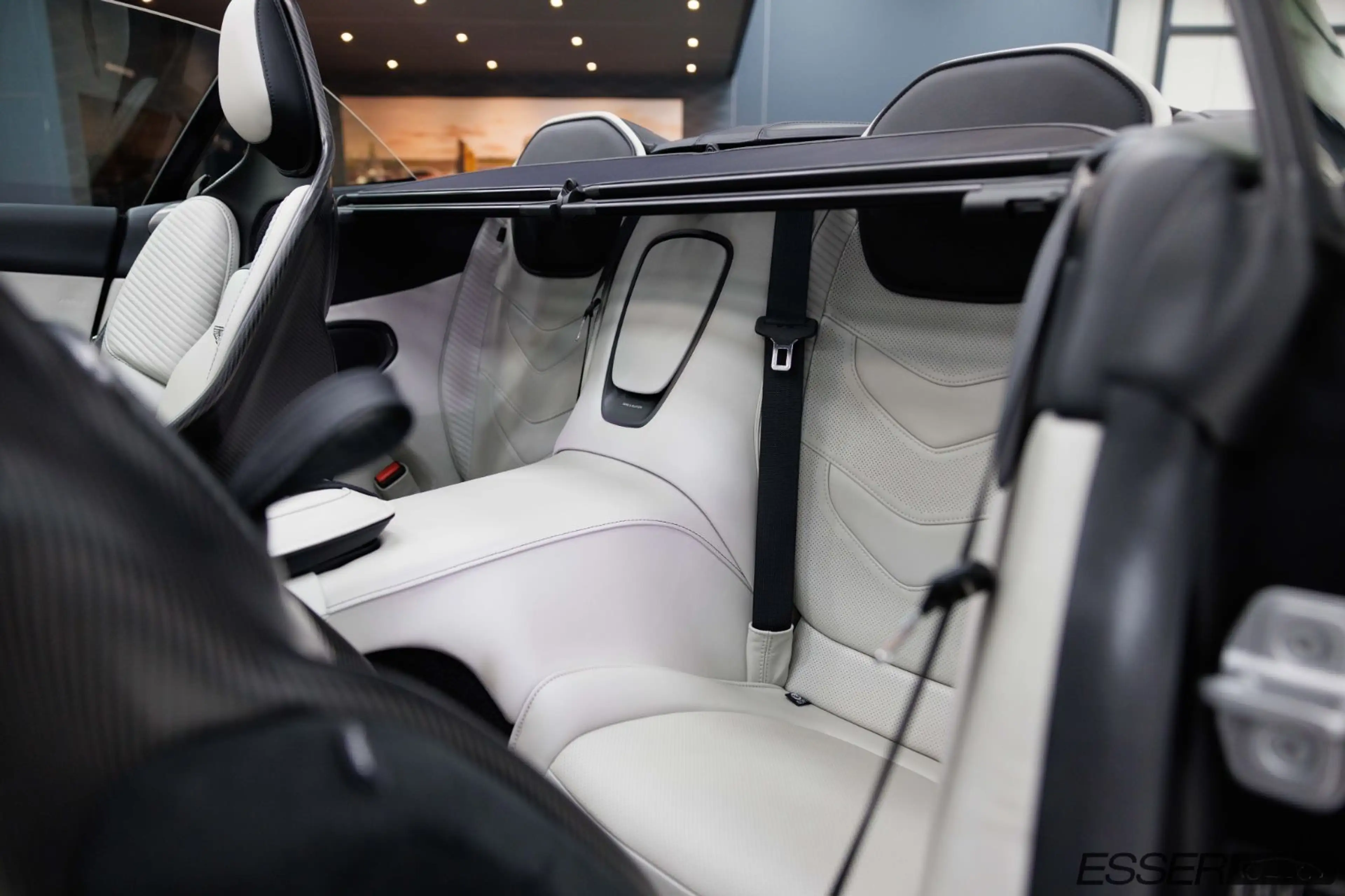 Aston Martin DBS 770 Ultimate Volante | 1/199 | 21" — photo 15