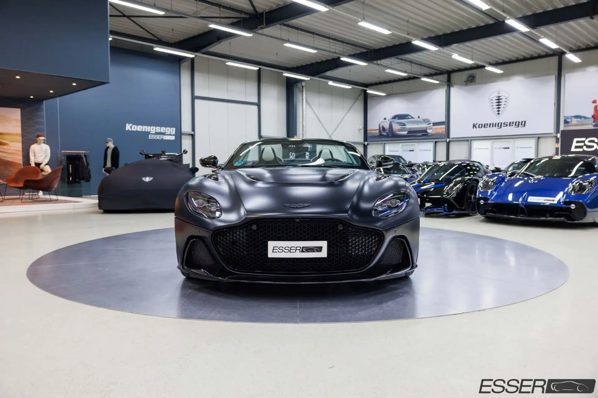 애스턴마틴 DBS Coupe 2023 검정 사진 3
