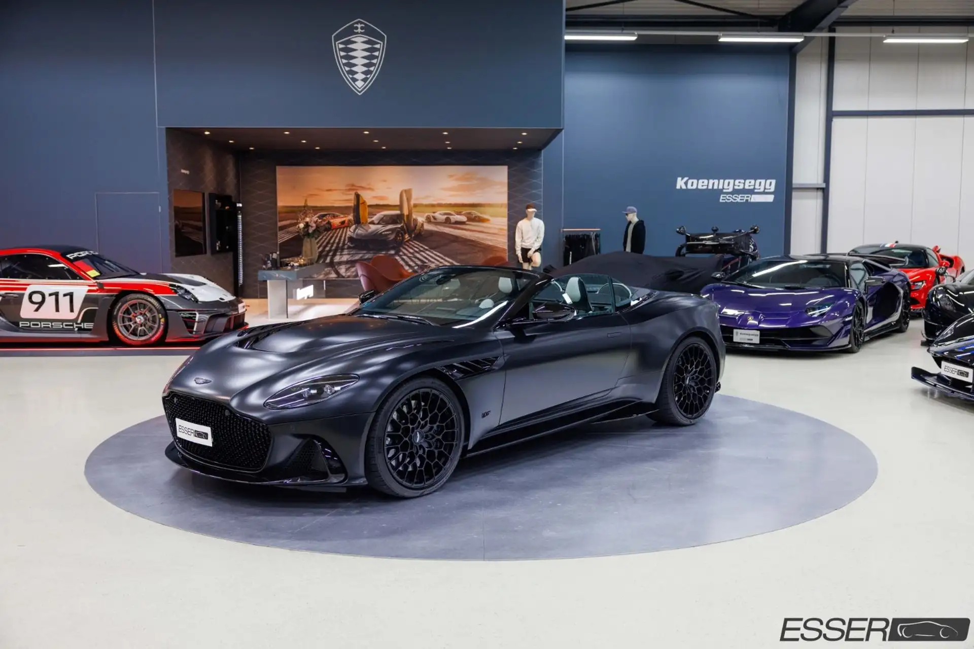 애스턴마틴 DBS Coupe 2023 검정 사진 4