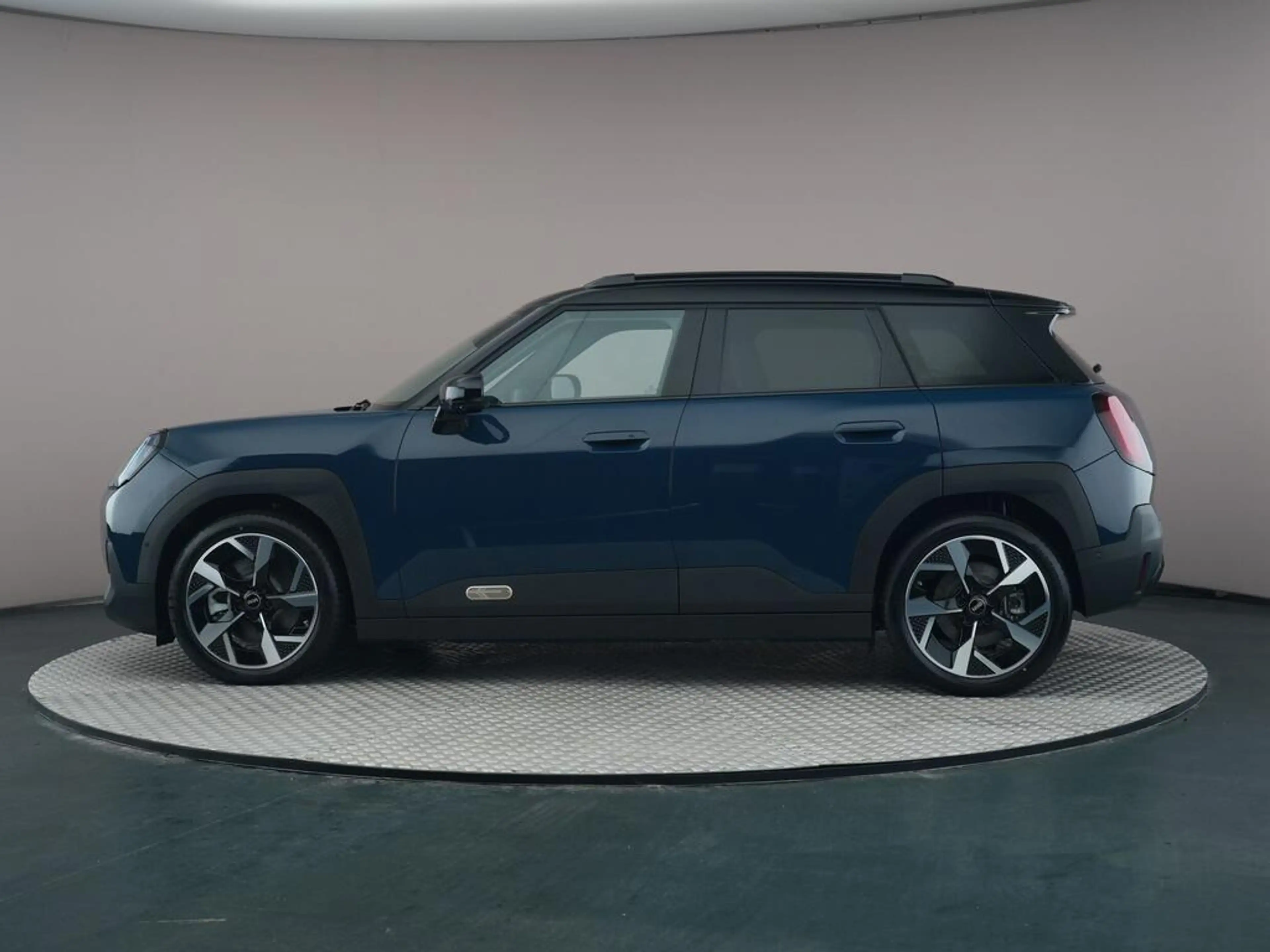 MINI Aceman SE Favoured L 54.2 kWh — photo 8