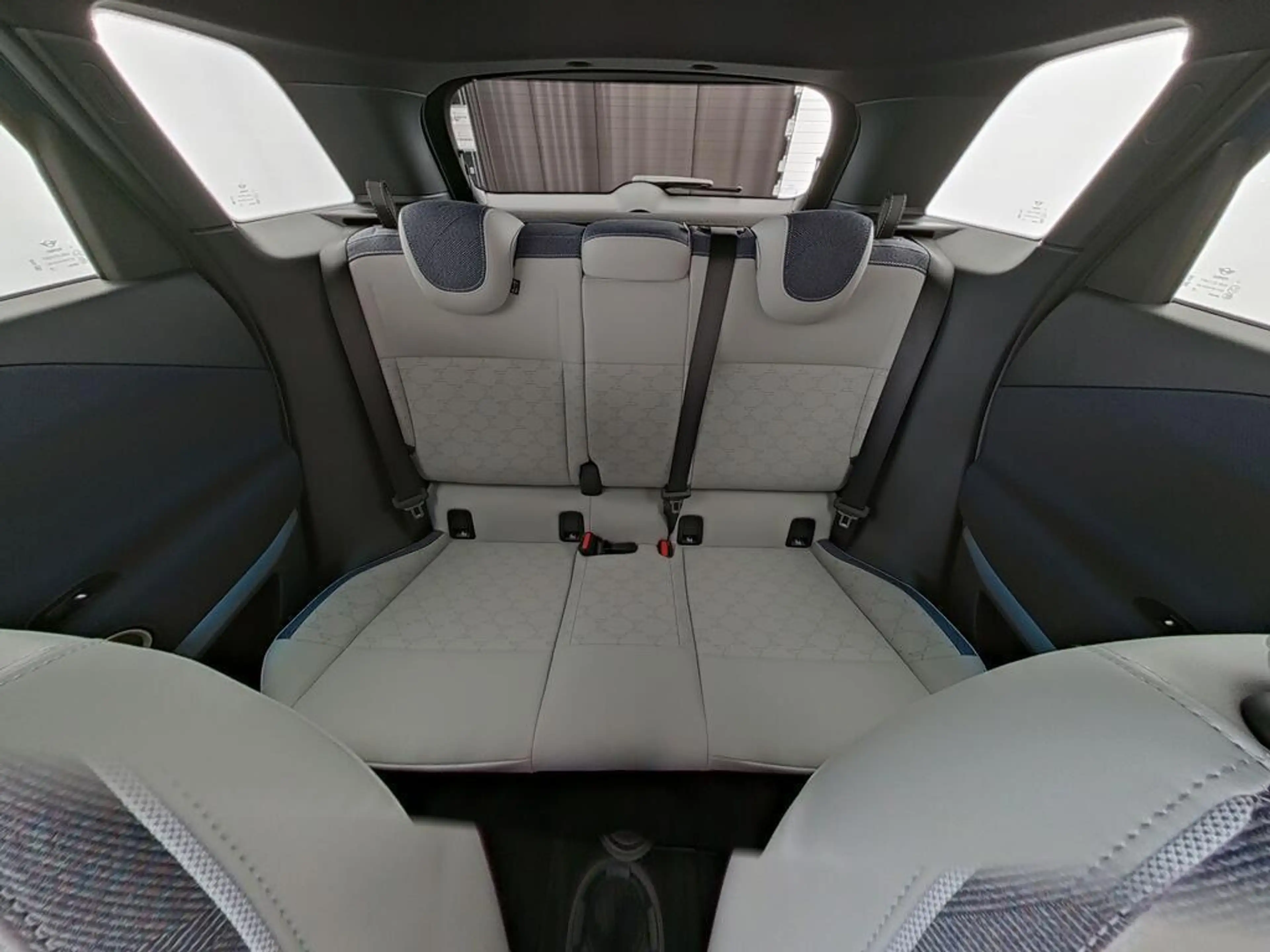 MINI Aceman SE Favoured L 54.2 kWh — photo 6