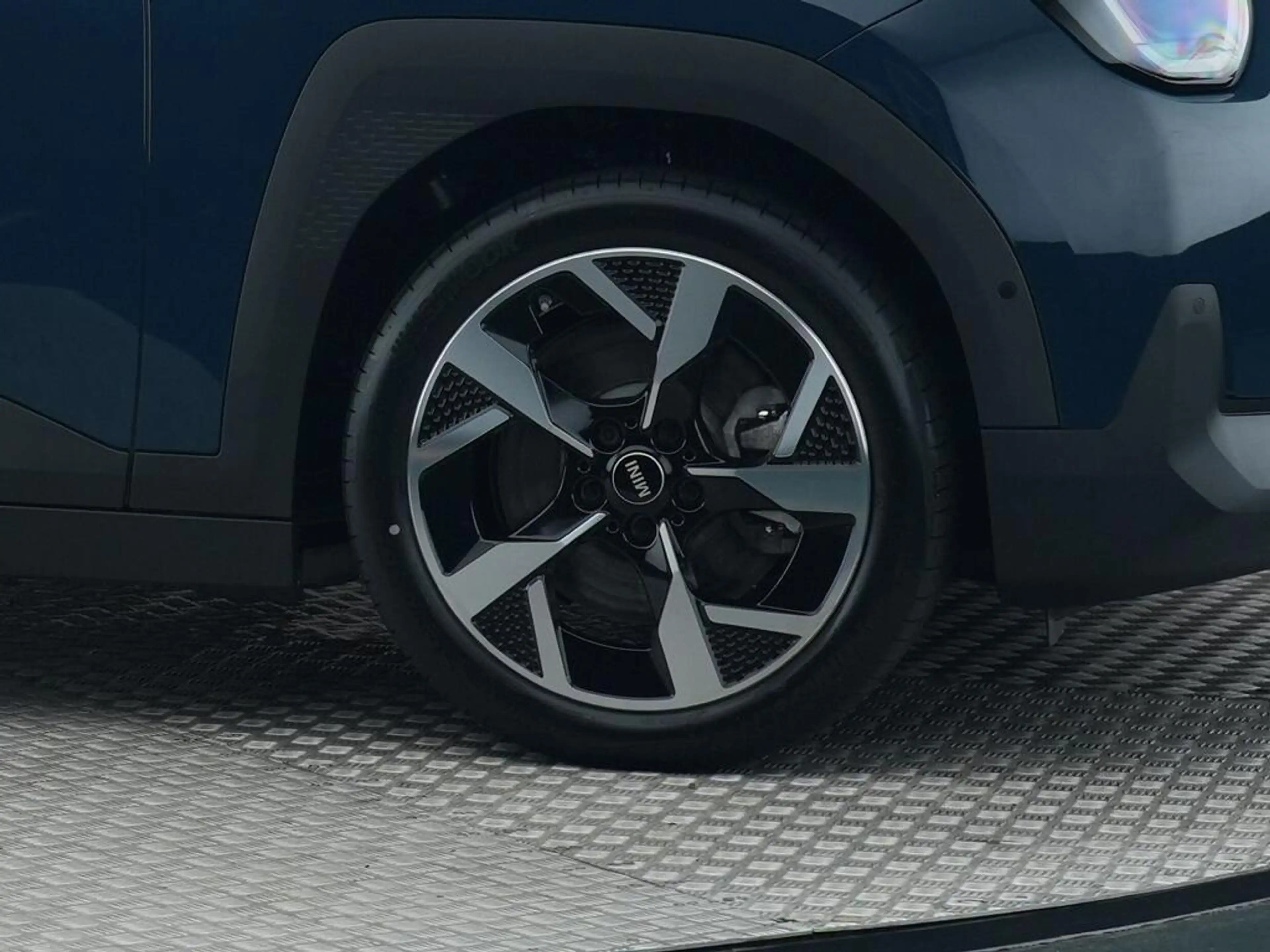 MINI Aceman SE Favoured L 54.2 kWh — photo 15