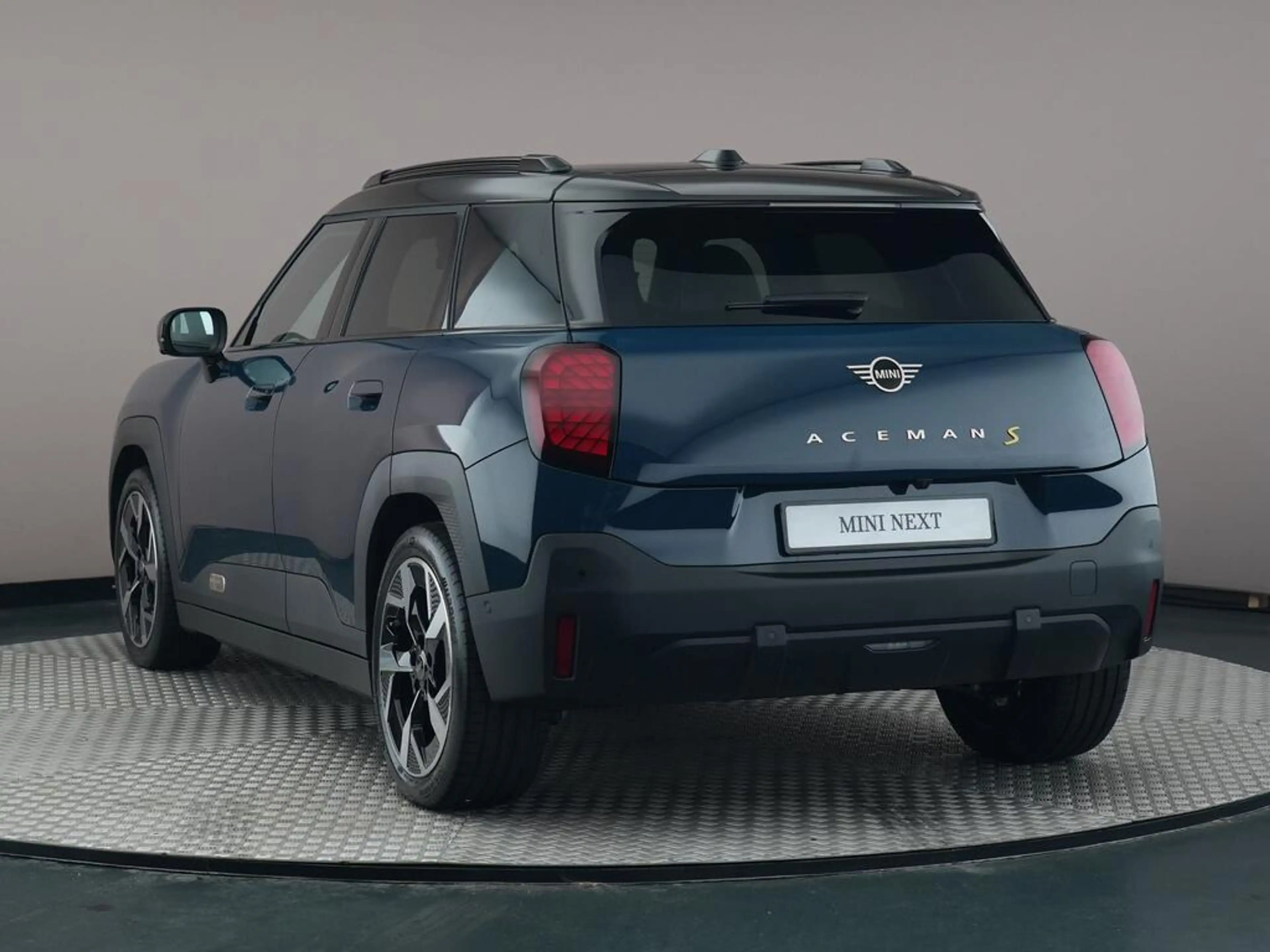 MINI Aceman SE Favoured L 54.2 kWh — photo 10