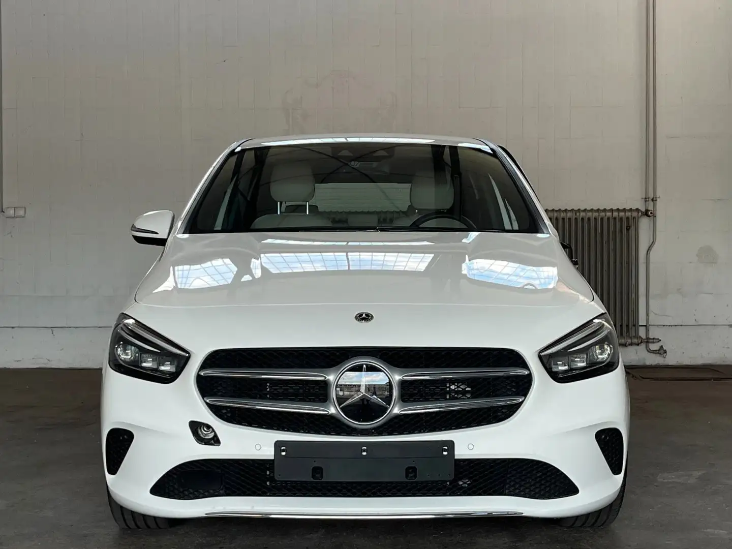 Mercedes-Benz B 250 e*Kamera*ACC*LED*MULTIBEAM*CARPLAY*UNFALL* Weiß - 2