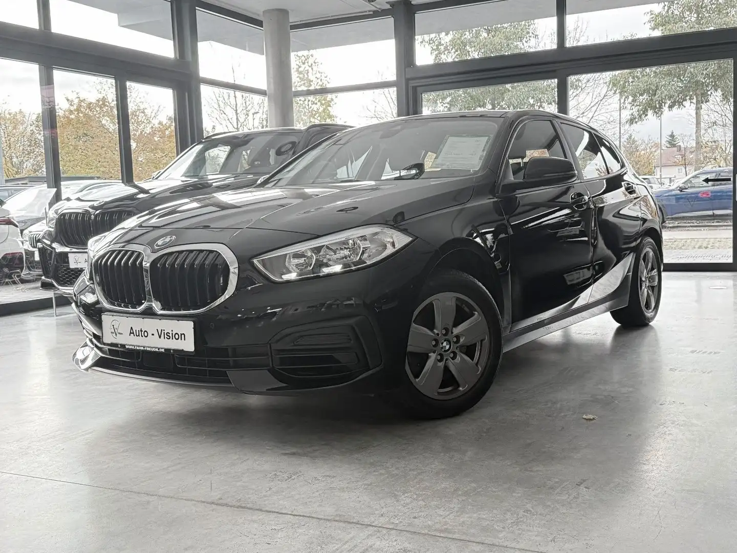 BMW 118 i (F40) Advantage *Live Cockpit Plus*Navi*PDC Schwarz - 1