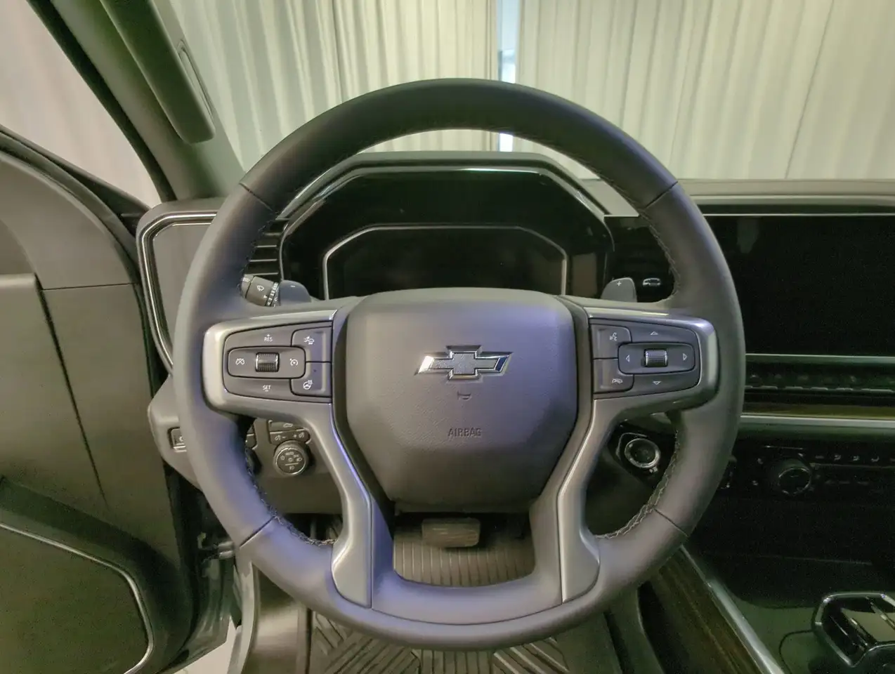 Chevrolet Silverado 1500 снимка Chevrolet Silverado 1500