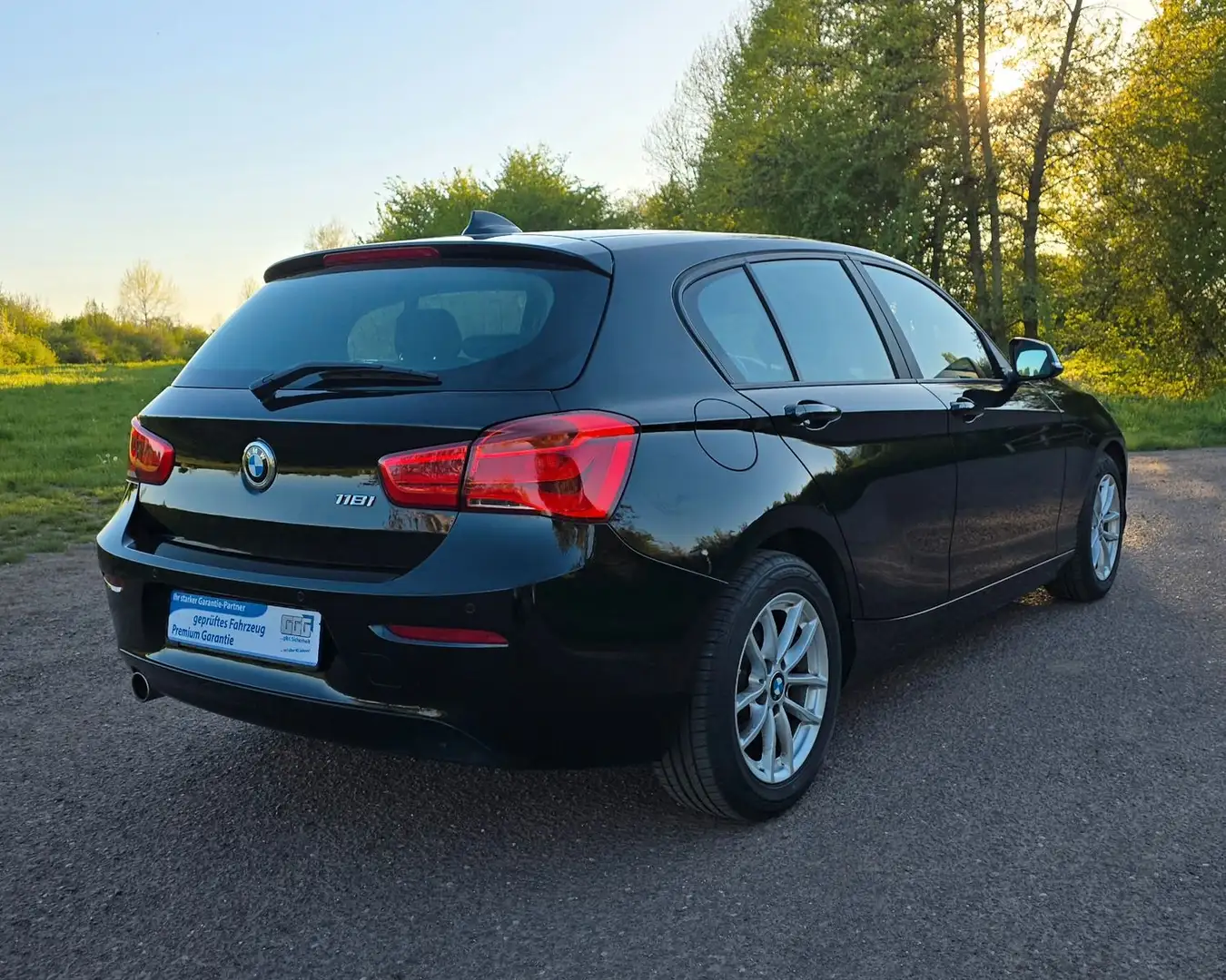 BMW 118 Baureihe 1 Lim. 5-trg. 118 i Advantage Schwarz - 2