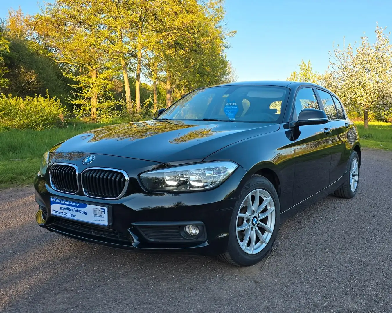 BMW 118 Baureihe 1 Lim. 5-trg. 118 i Advantage Schwarz - 1