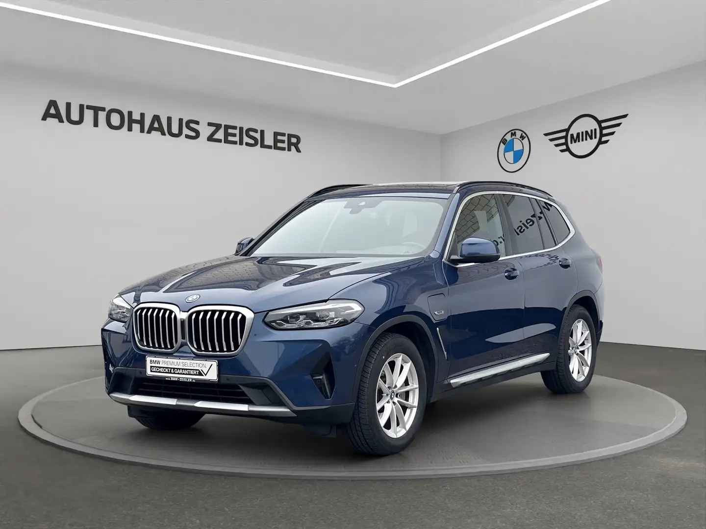 BMW X3 xDrive30e PanoDach AHK Parkassistant Lenkradheizun Blau - 1