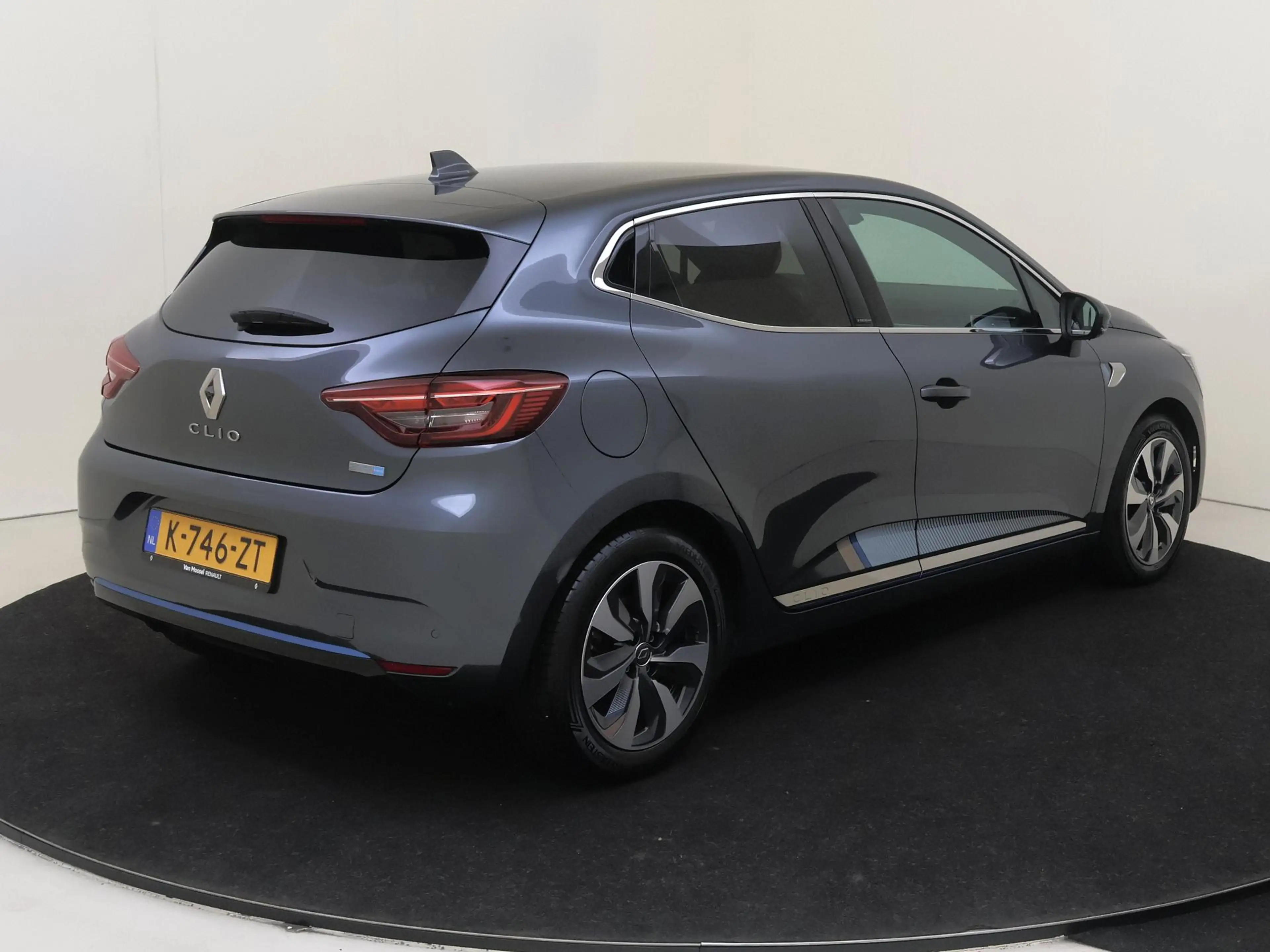 Renault Clio 1.6 E-Tech Hybrid 140 Zen — photo 4