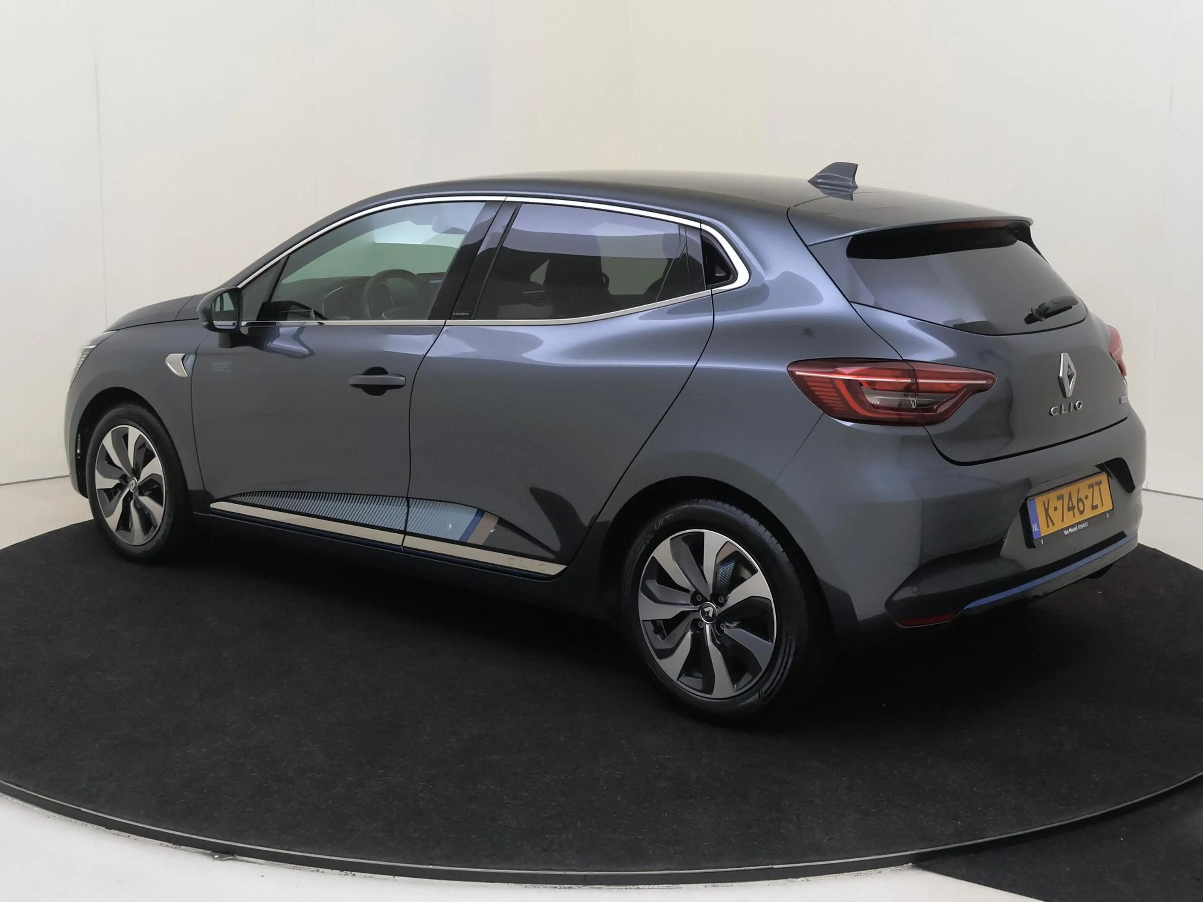 Renault Clio 1.6 E-Tech Hybrid 140 Zen — photo 3