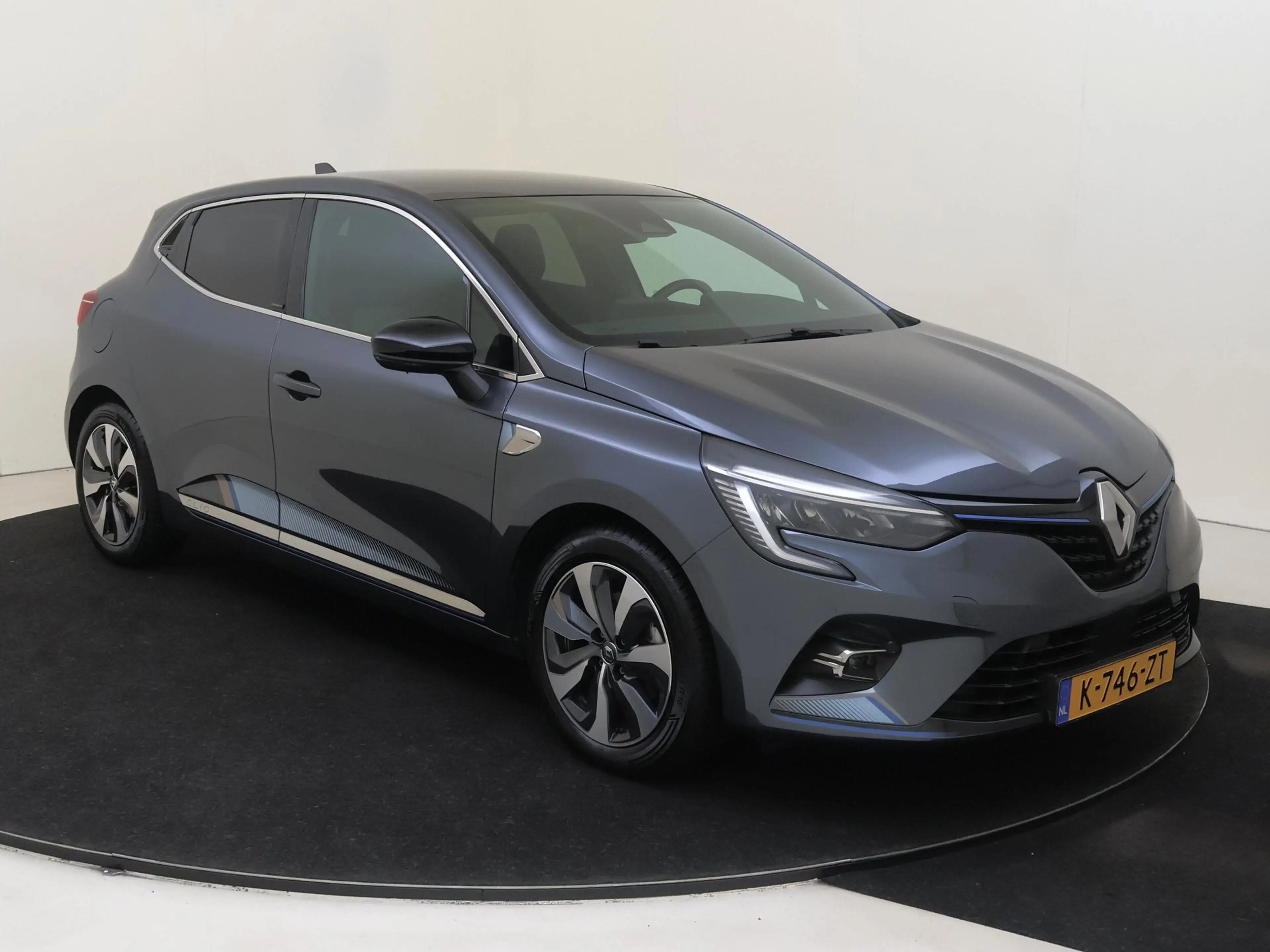 Renault Clio 1.6 E-Tech Hybrid 140 Zen — photo 2