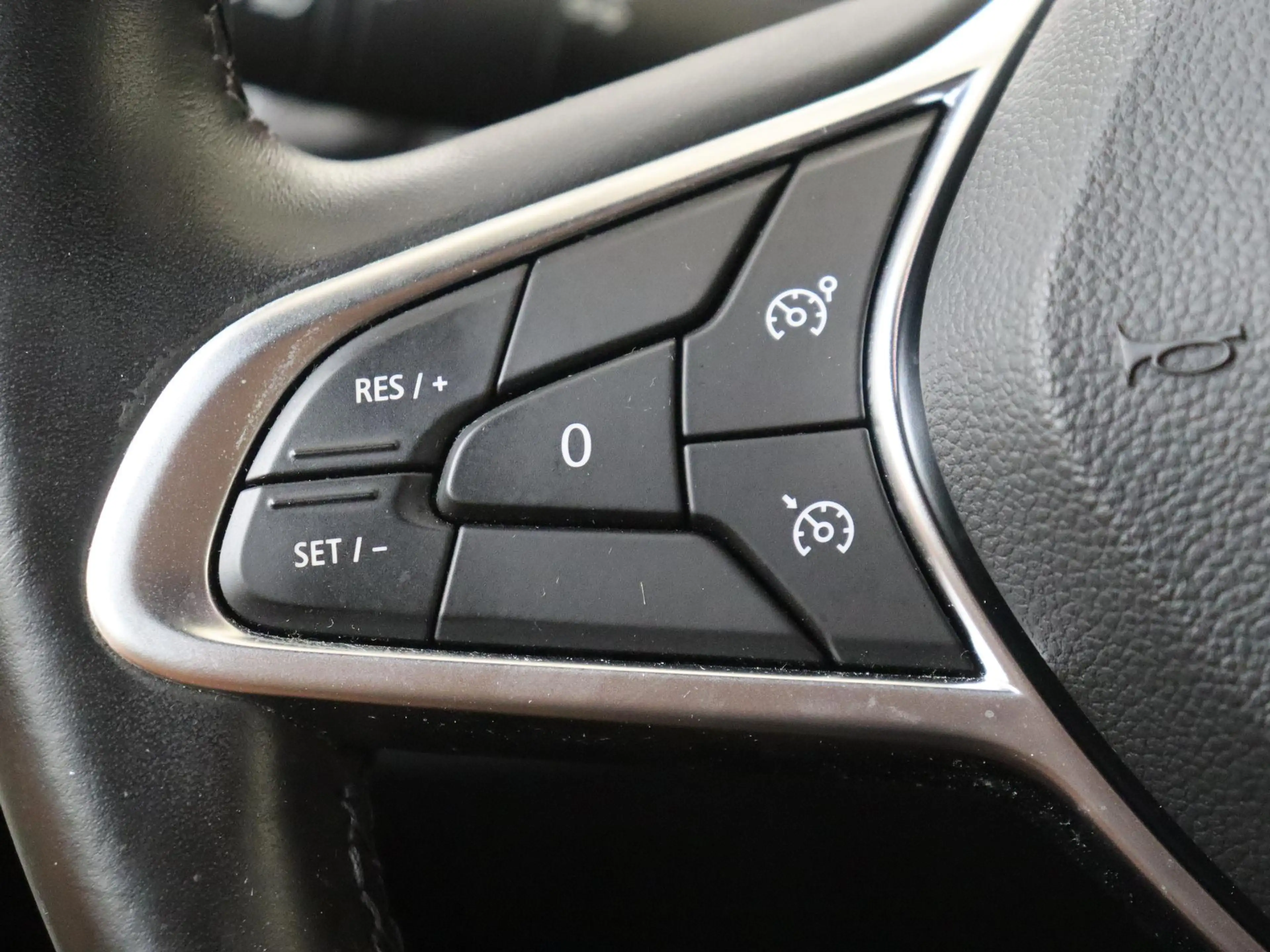 Renault Clio 1.6 E-Tech Hybrid 140 Zen — photo 12