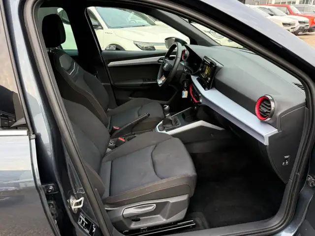 Seat Arona view 13