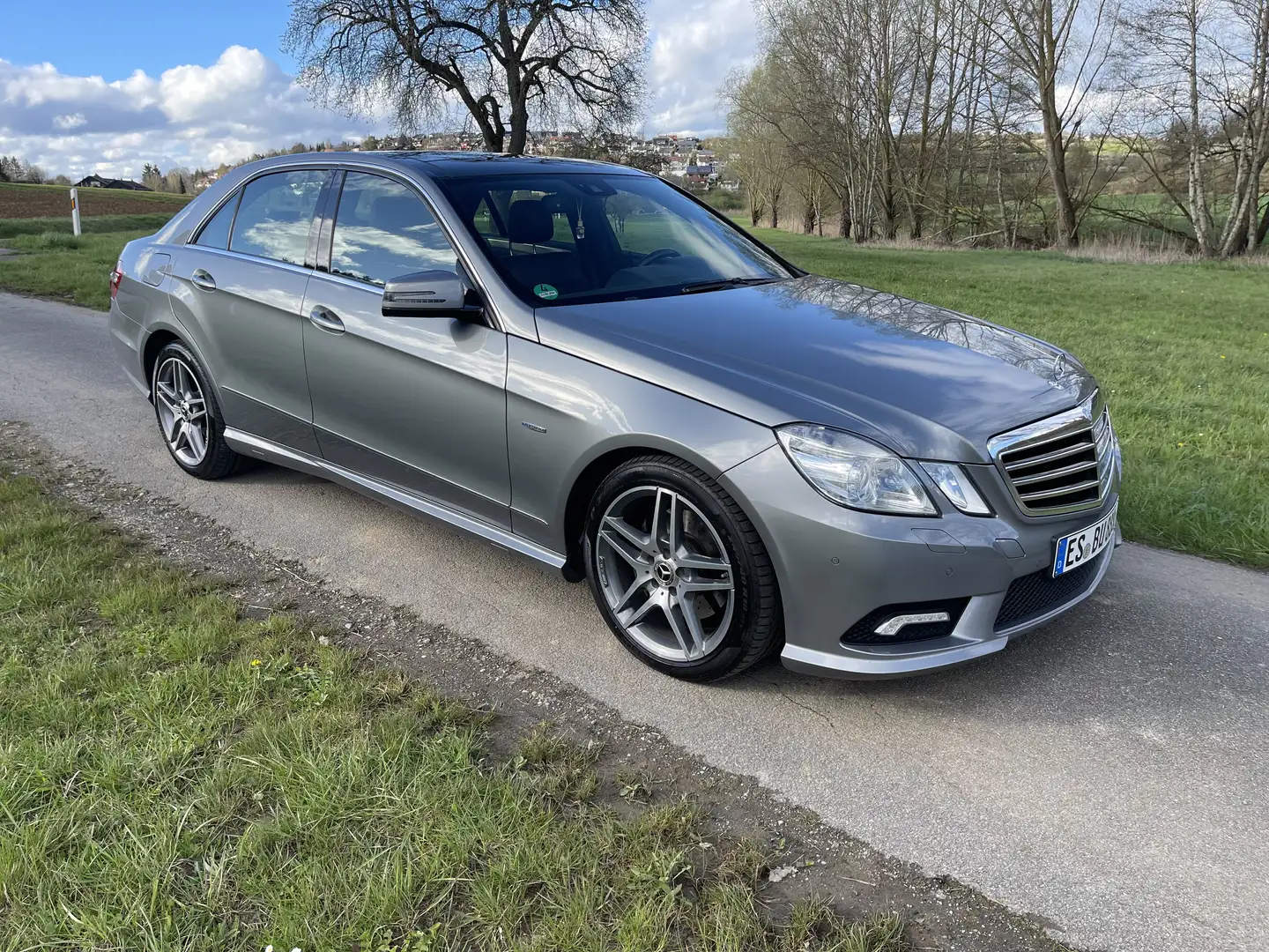 Mercedes-Benz E 350 E 350 CDI 4Matic AMG  (212.093) Šedá - 1