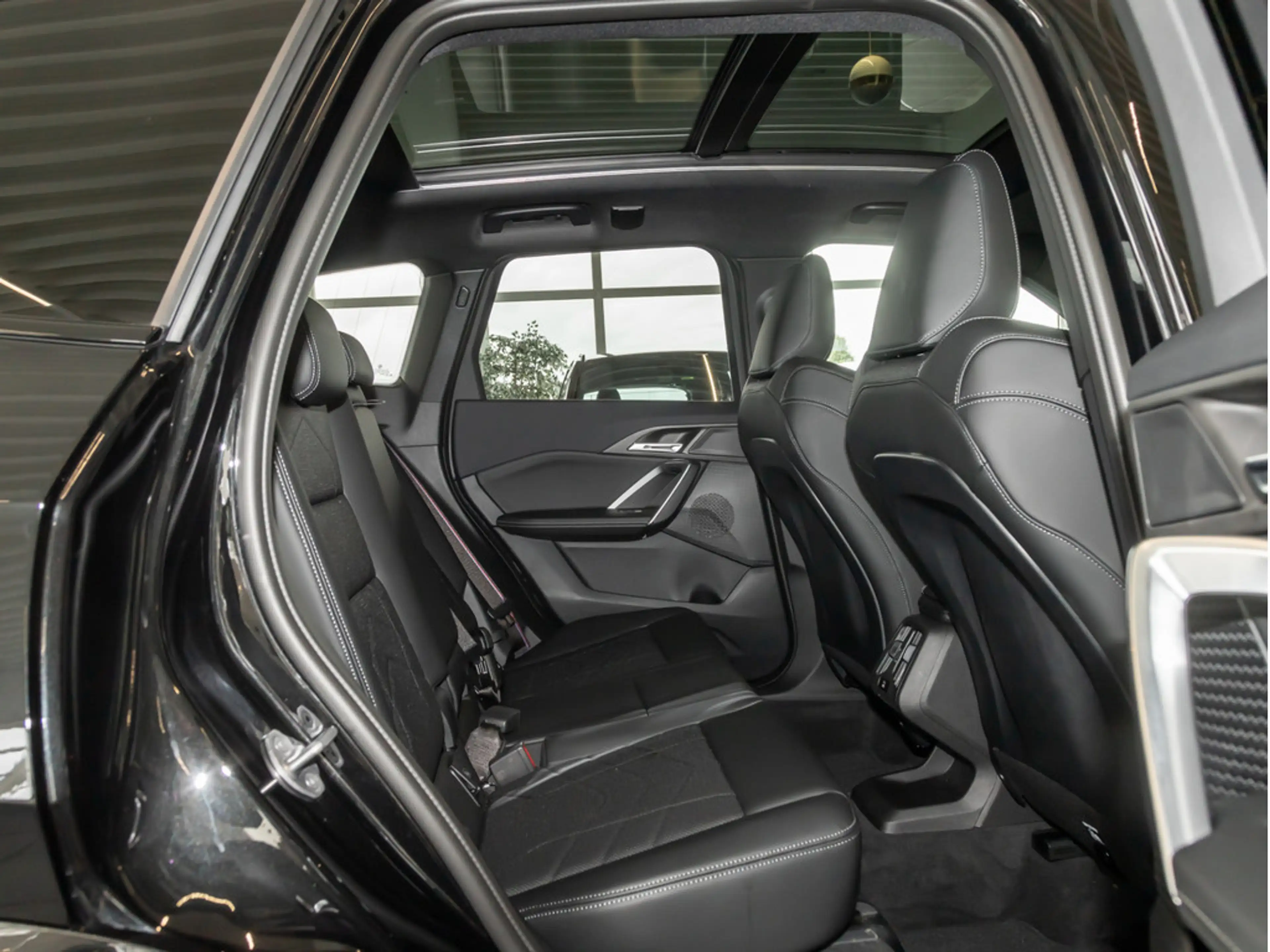 BMW X1 sDrive 18i M-Sport Pro PANO LED NAVI SHZ — photo 10