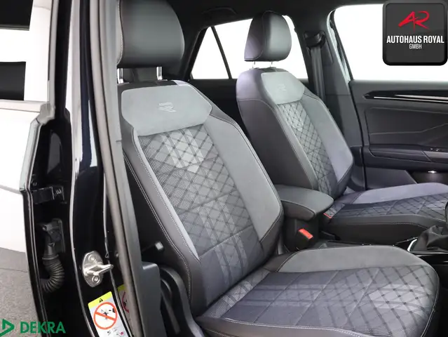 Volkswagen T-Roc view 12