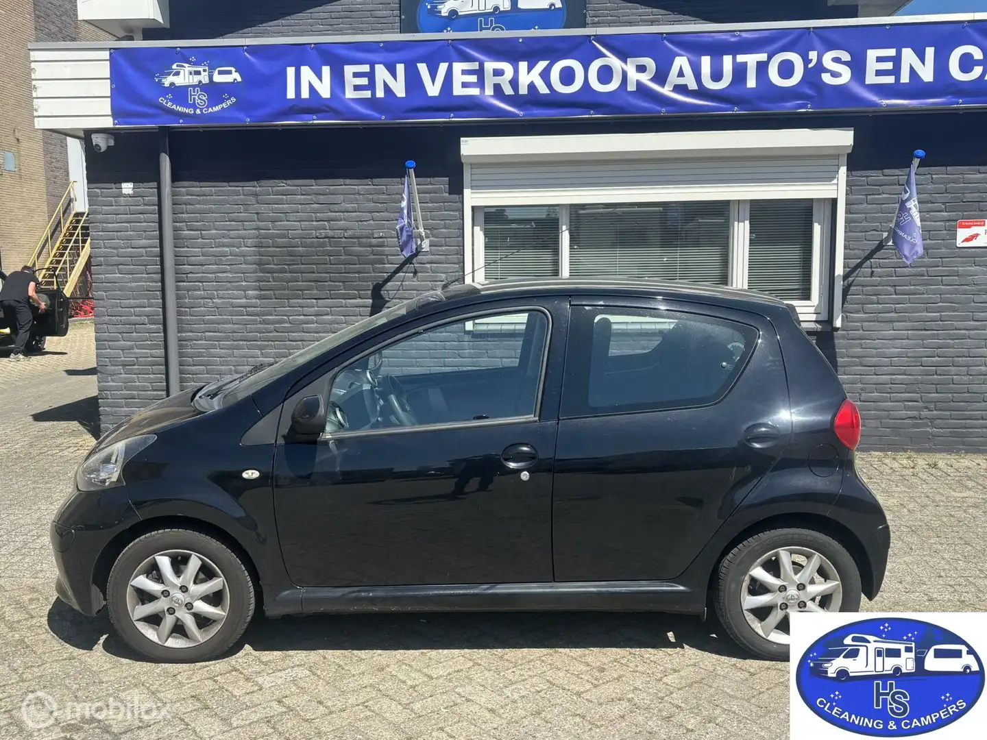 Toyota Aygo 1.0-12V + Black - 1