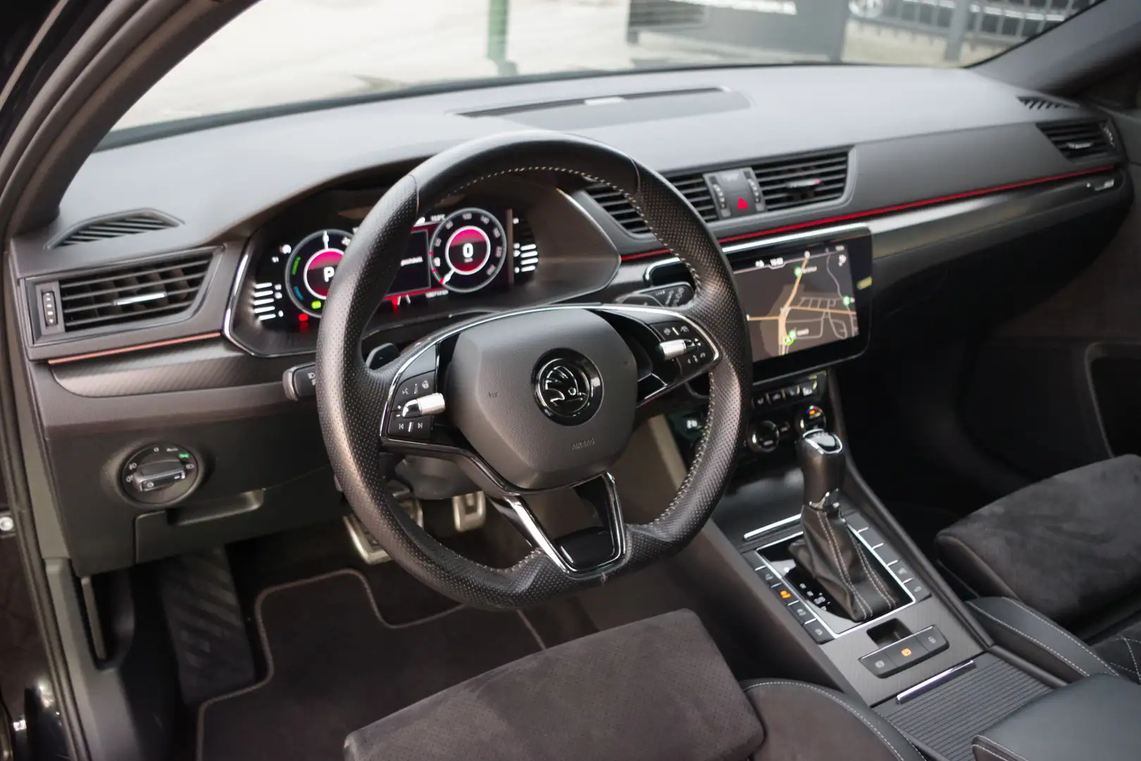 Skoda Superb Combi 1.4 TSI iV 218 PK Sportline BNS PHEV, 4 x St Noir - 2