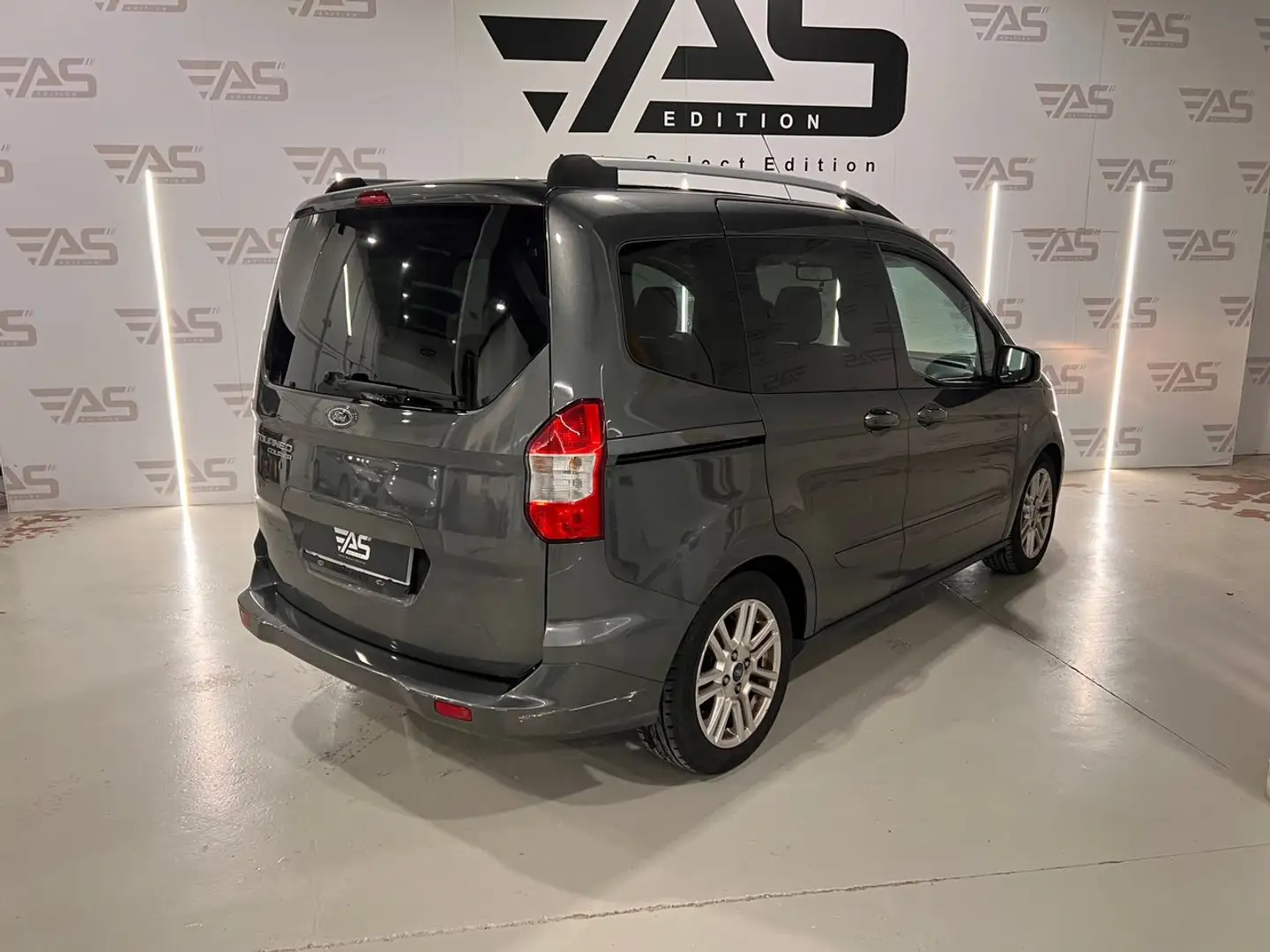 Ford Tourneo Courier 1.5TDCi Ambiente 95 Gris - 2
