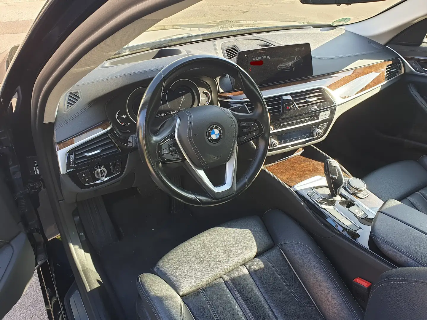 BMW 540 540i Aut. Luxury Line Blau - 2