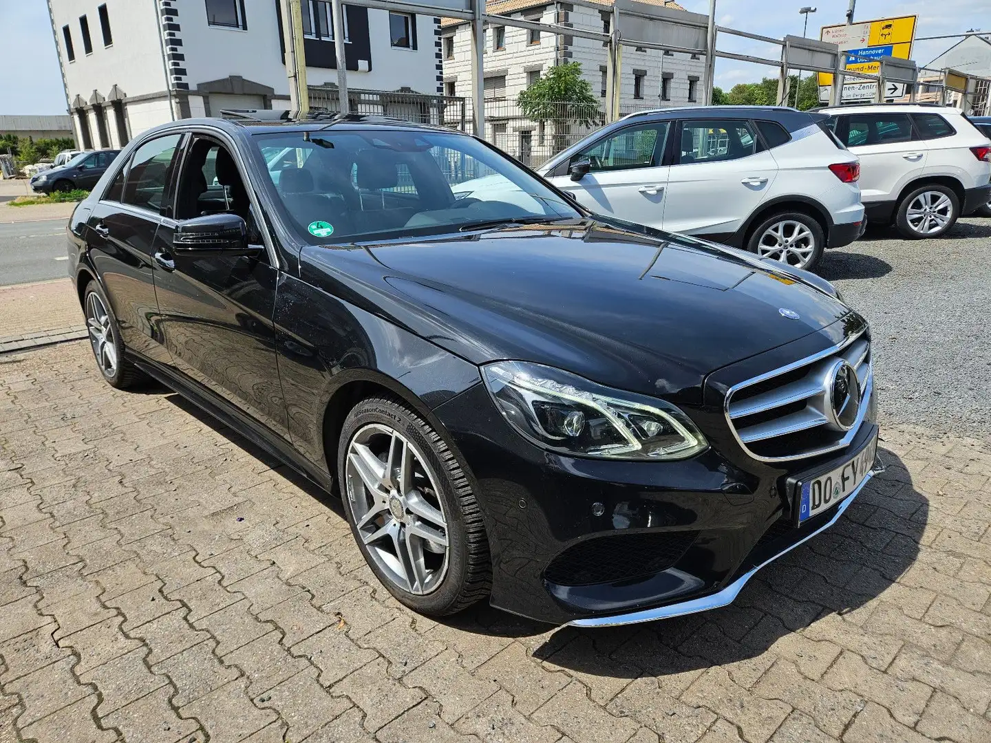 Mercedes-Benz E 350 MERCEDES-E 350 BLUETEC 4MATIC/SHZ/NAV/AMG-PAKET Černá - 2