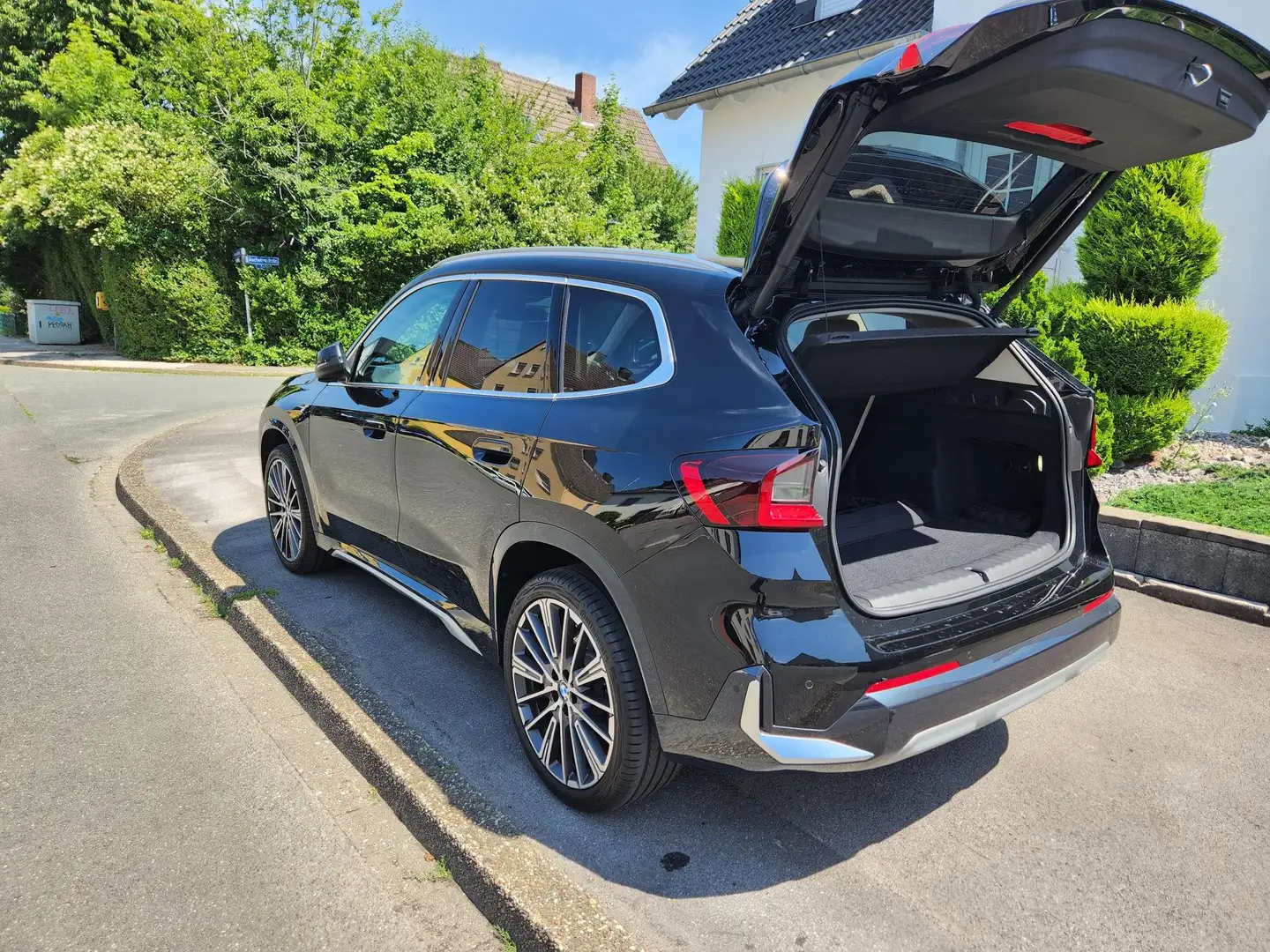 BMW X1 X1 Diesel sDrive18d Aut. xLine crna - 2