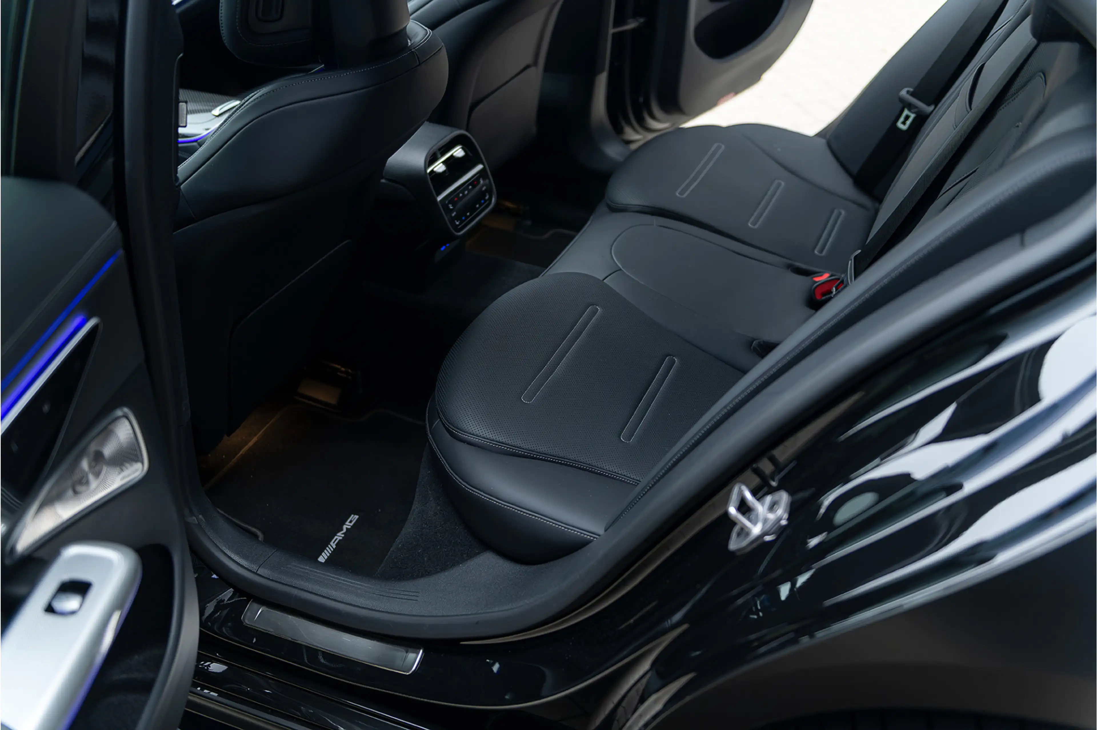 Mercedes-Benz E 53 AMG 4MATIC+ Night Distronic+ IHC+ MBUX Achterasbes. Hy — photo 30