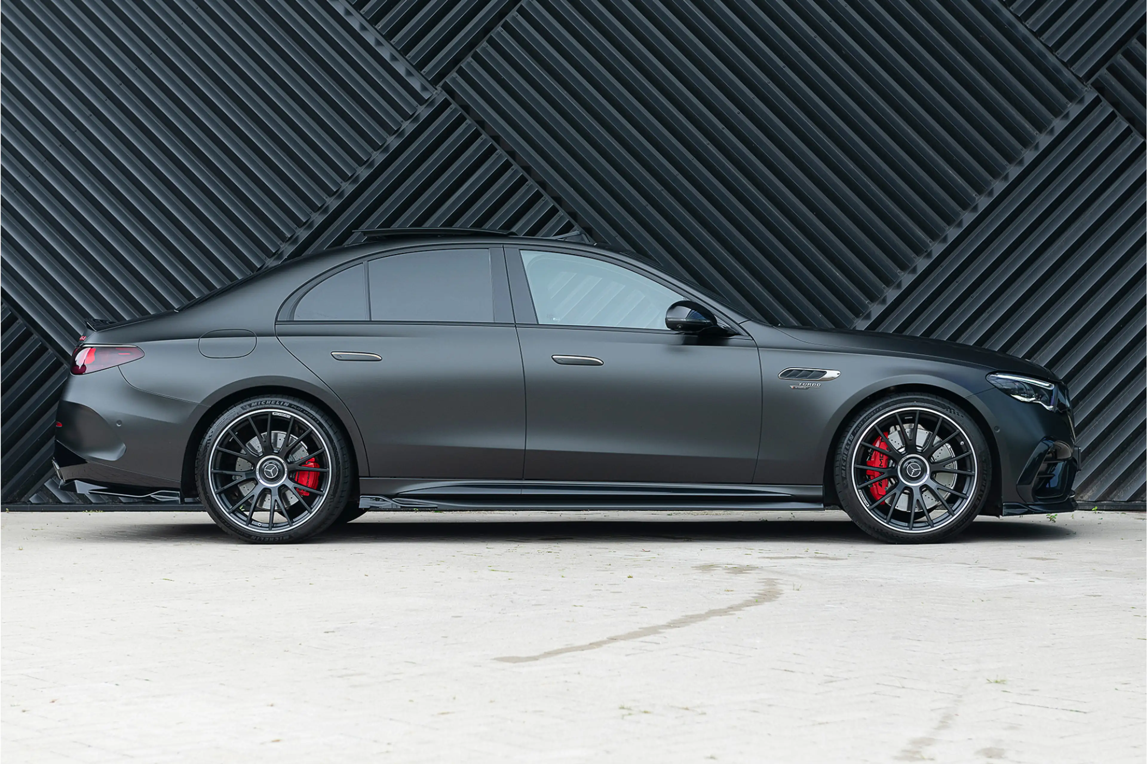 Mercedes-Benz E 53 AMG 4MATIC+ Night Distronic+ IHC+ MBUX Achterasbes. Hy — photo 3