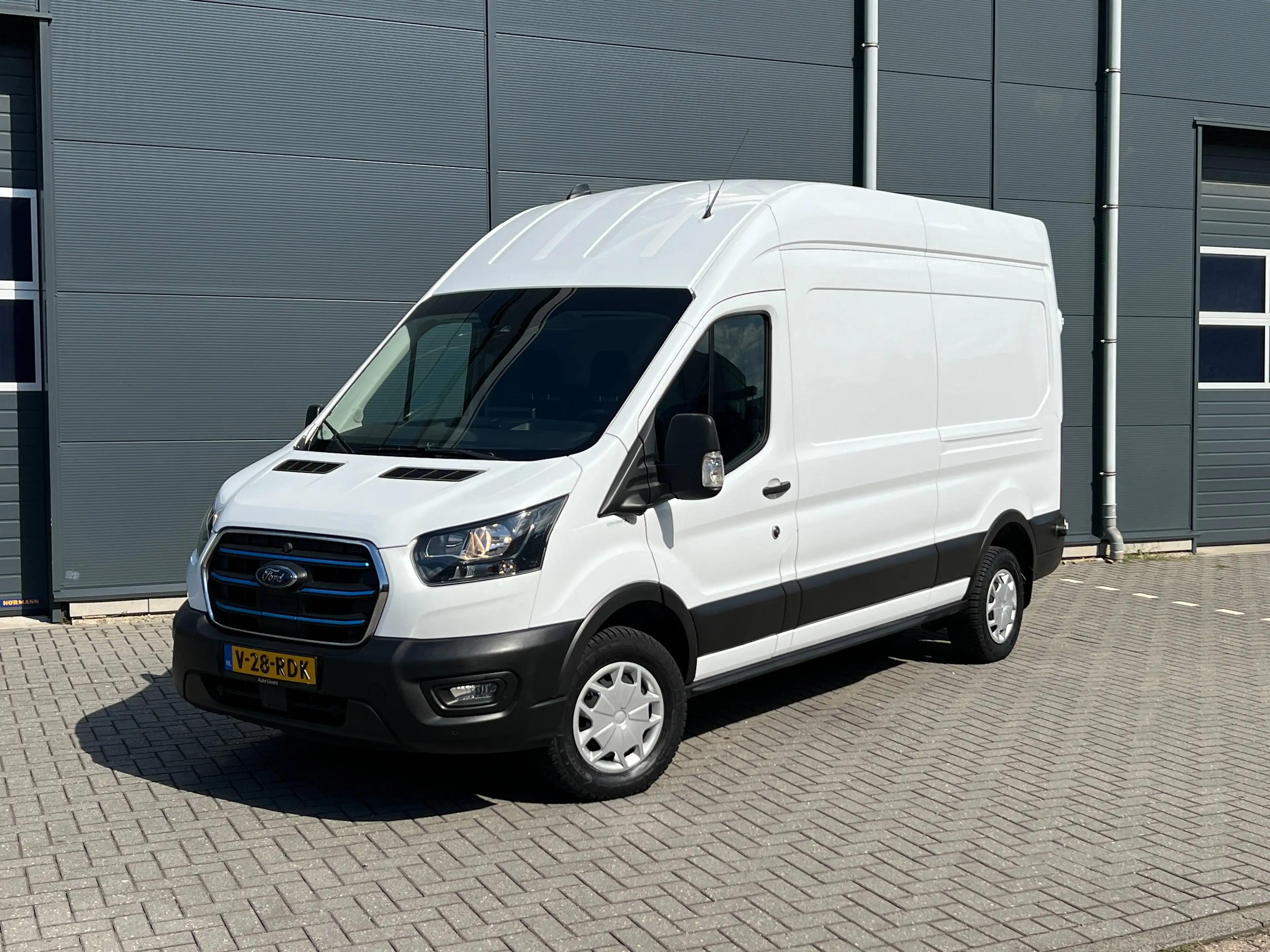 Ford E-Transit 350 L3H3 Trend 68kWh — photo 2