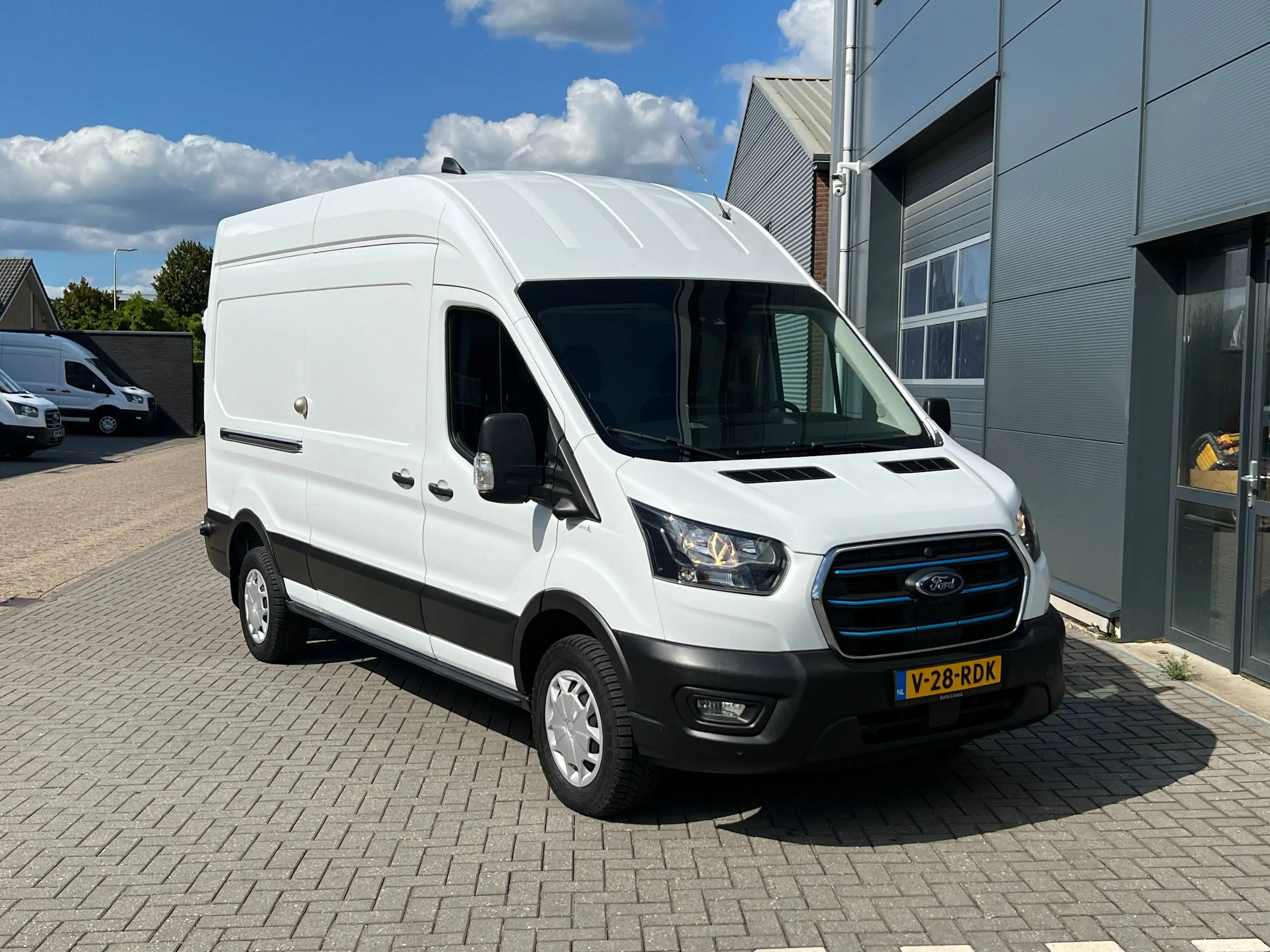 Ford E-Transit 350 L3H3 Trend 68kWh — photo 10