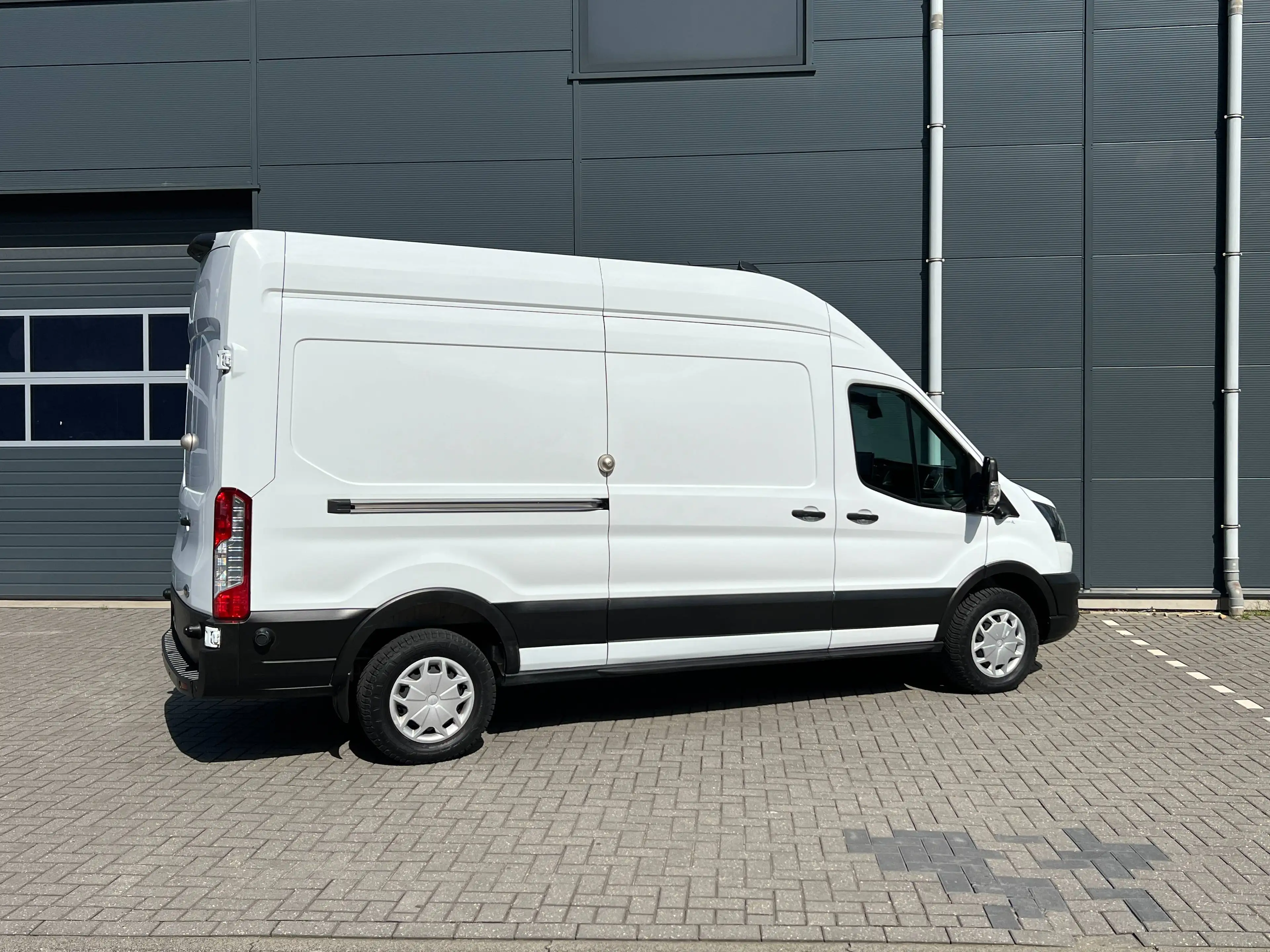 Ford E-Transit 350 L3H3 Trend 68kWh — photo 6