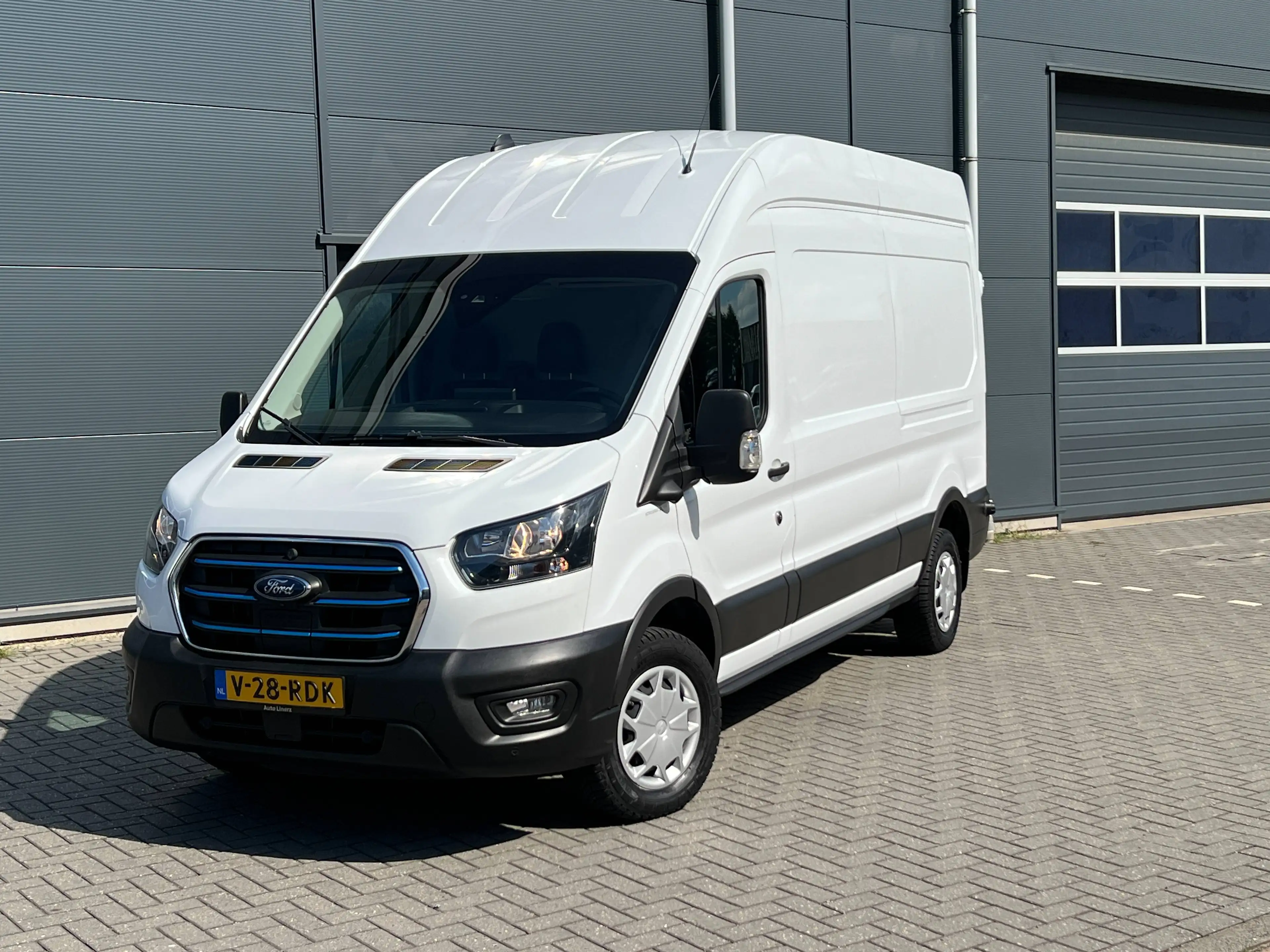 Ford E-Transit 350 L3H3 Trend 68kWh — photo 3