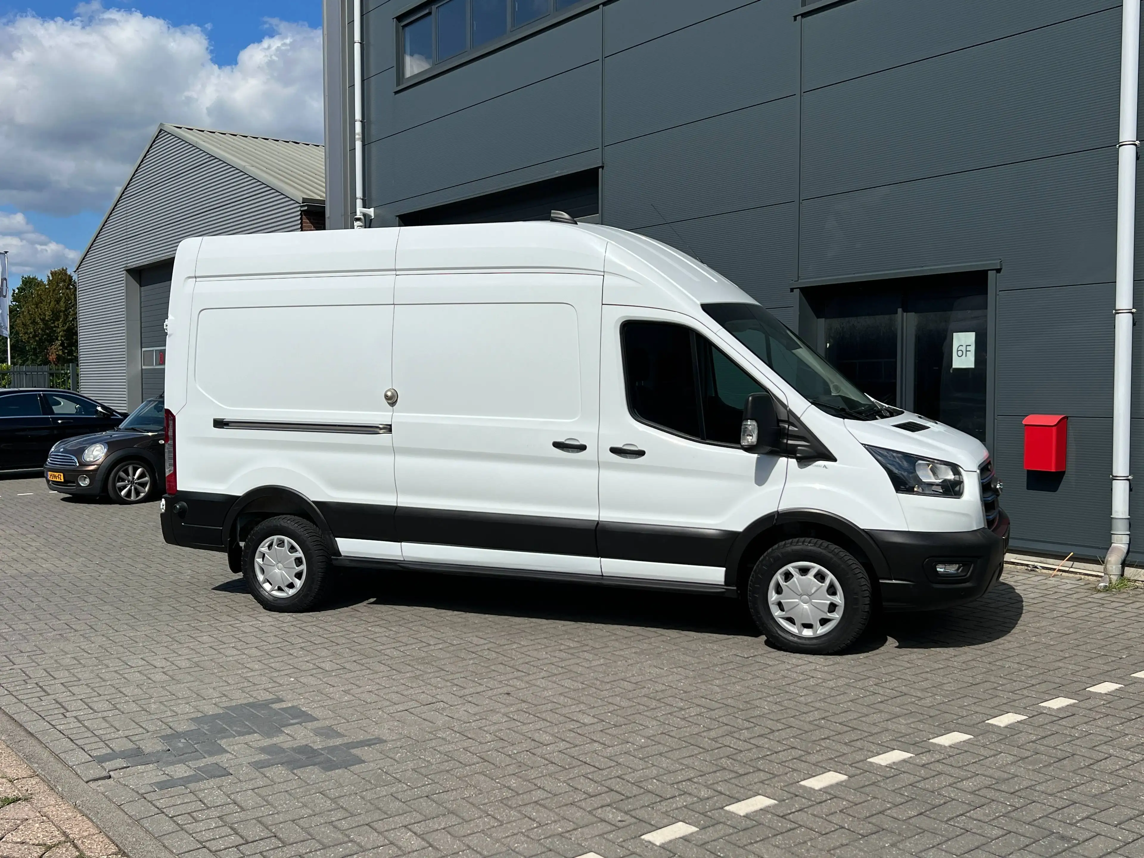 Ford E-Transit 350 L3H3 Trend 68kWh — photo 7