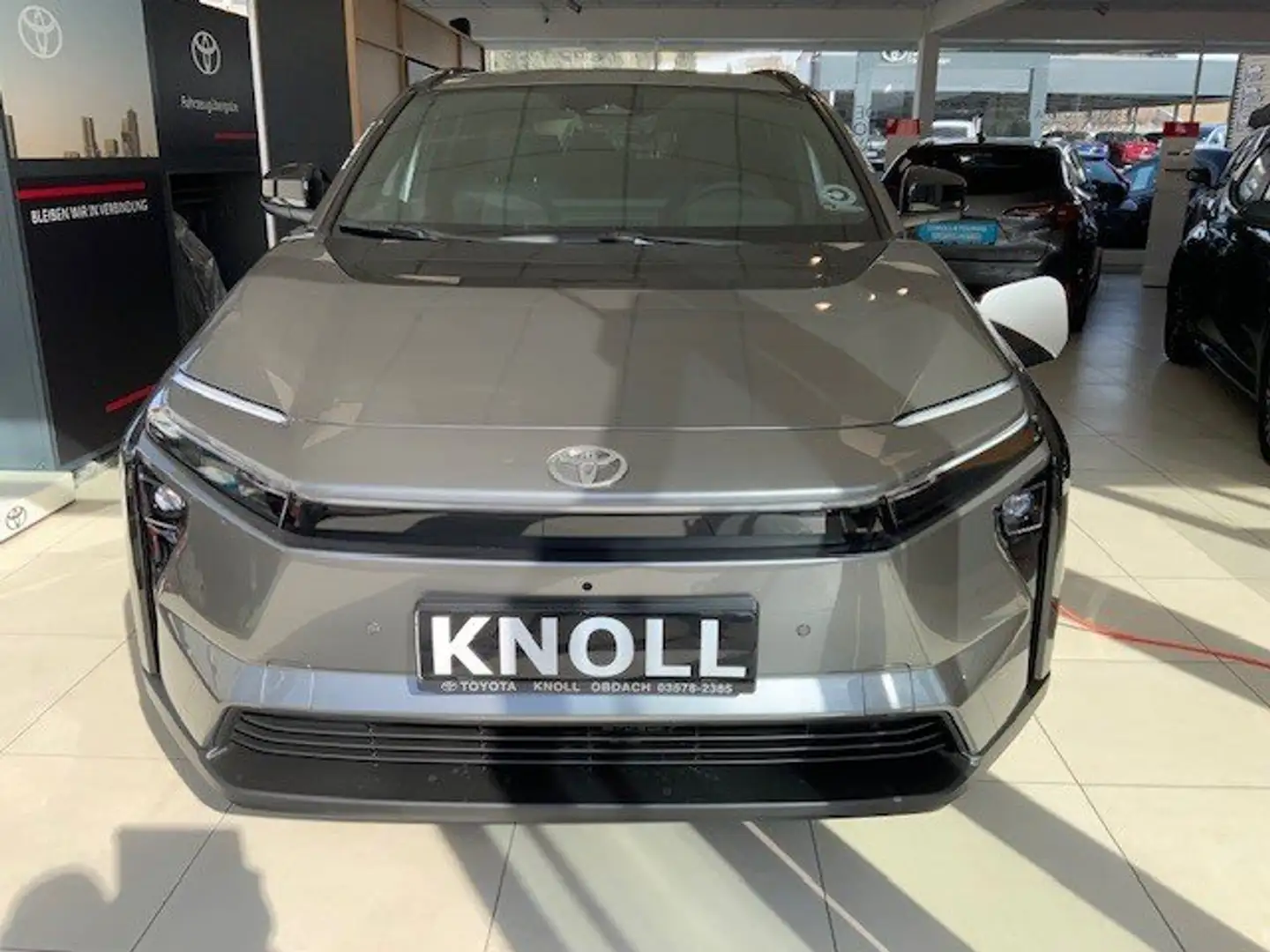 Toyota bZ4X AWD Active Drive 4WD GEWERBEAKTION Grau - 2