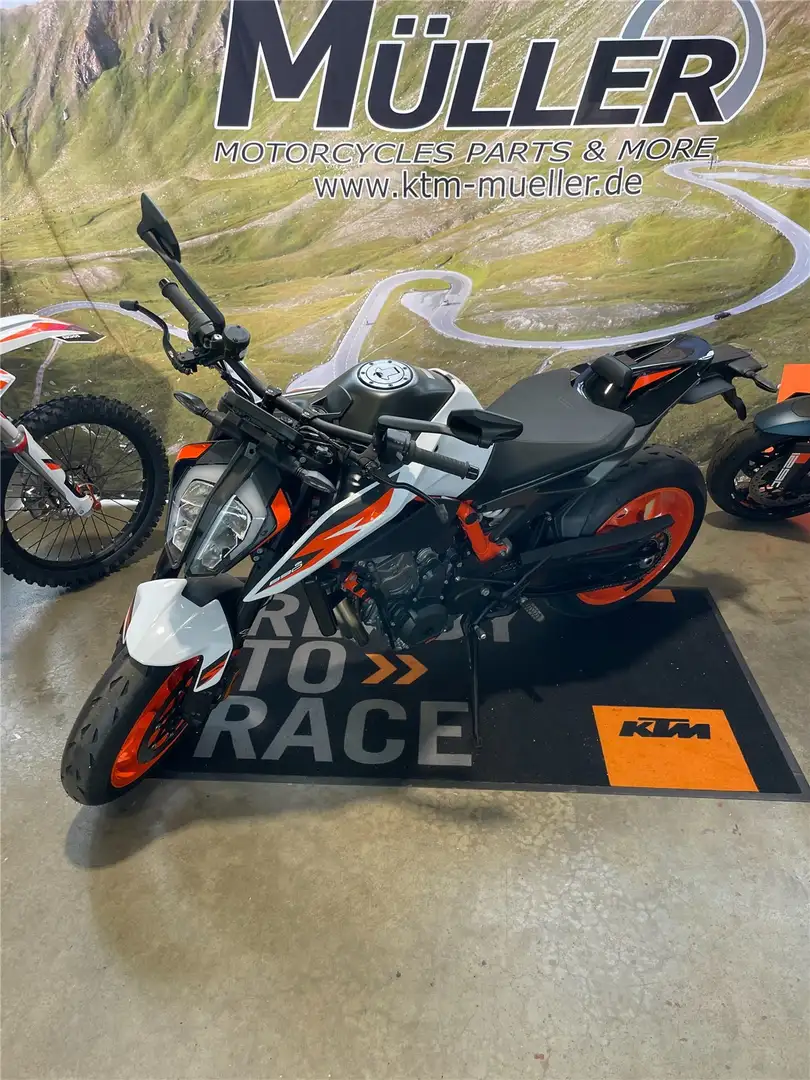 KTM 890 Duke R - 2