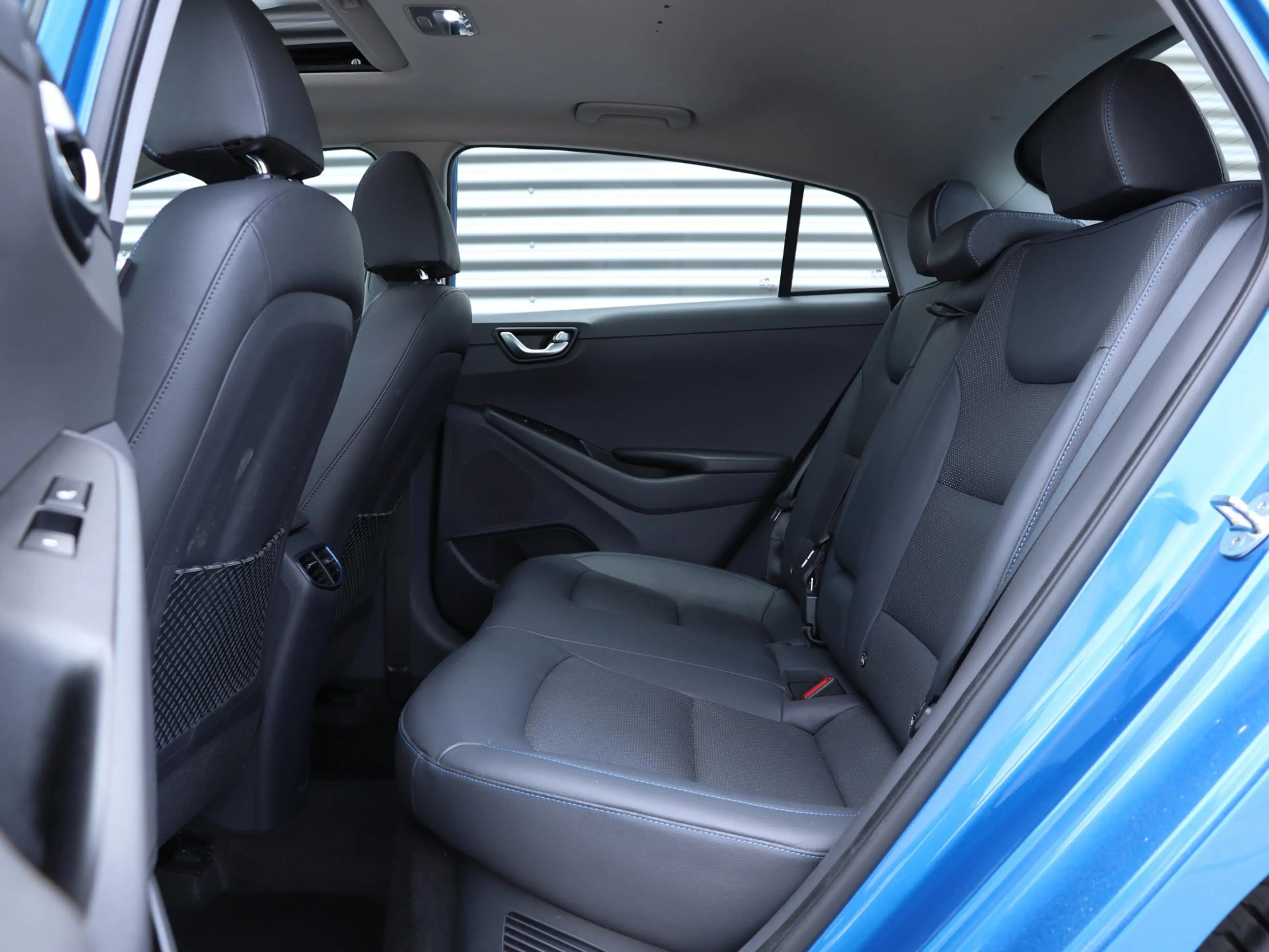 Hyundai IONIQ 1.6 GDi Hybrid Premium Automaat *Leder*Schuifdak* — photo 6