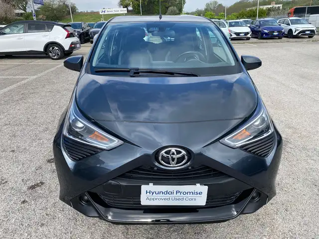 Toyota Aygo Aygo II 2018 5p 5p 1.0 x-business m-mt 72cv