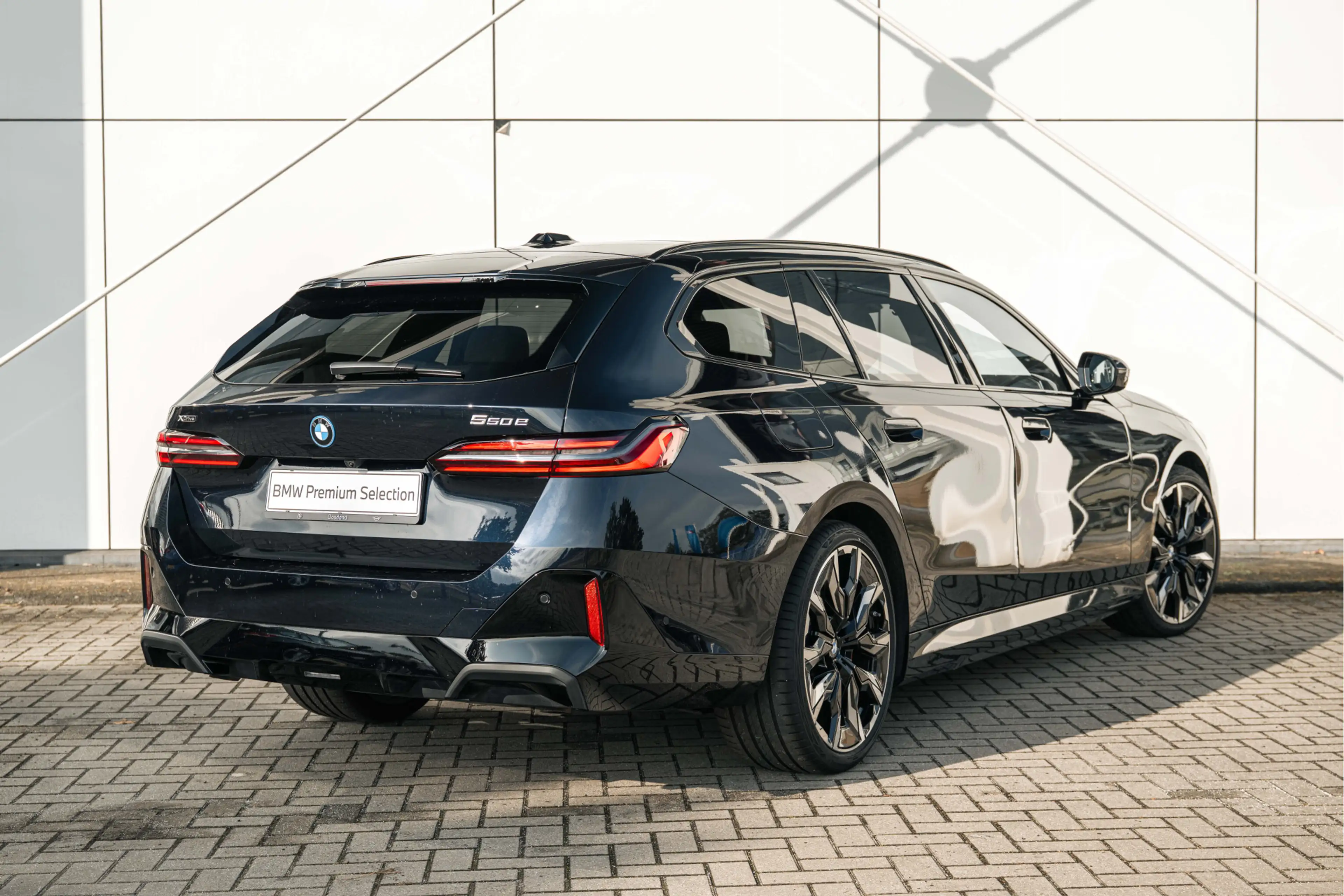 BMW 550 5 Serie Touring 550e xDrive M Sport Automaat / Tre — photo 2