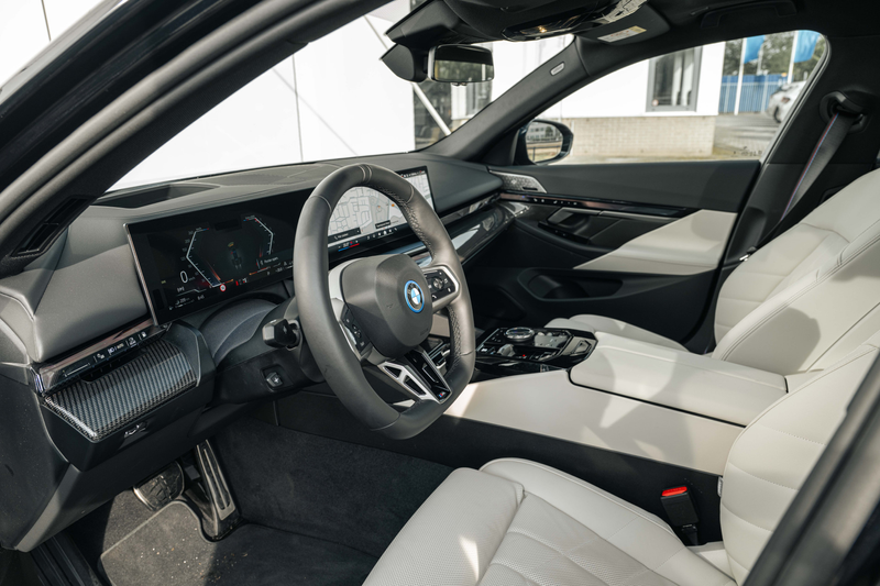 BMW 550 5 Serie Touring 550e xDrive M Sport Automaat / Tre — photo 4