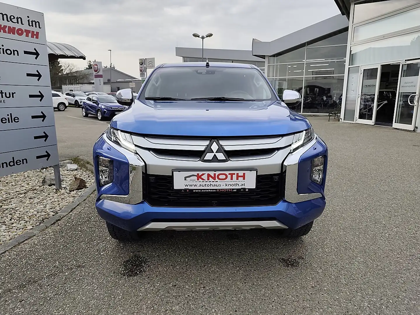 Mitsubishi L200 L 200 2,2 DI-D 4WD Doppelkabine Diamond Aut. Blau - 2