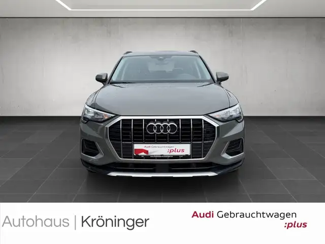 Audi Q3 view 5