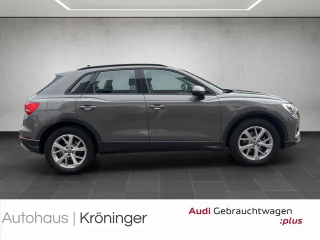 Audi Q3 view 4