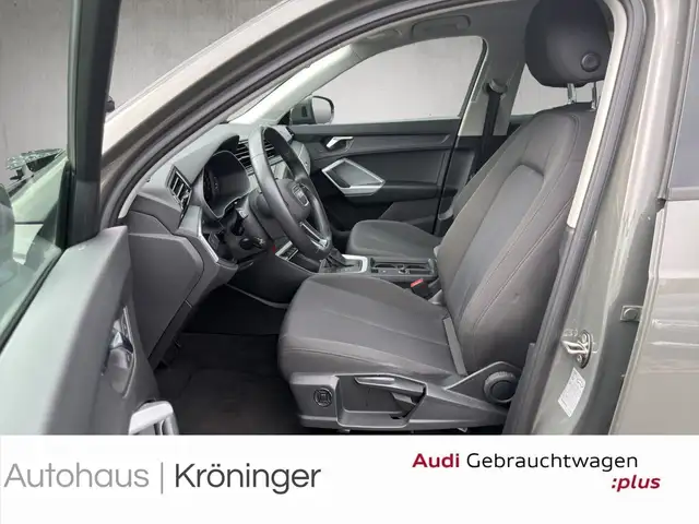 Audi Q3 view 7