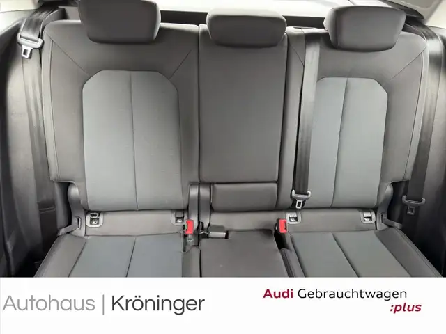 Audi Q3 view 10