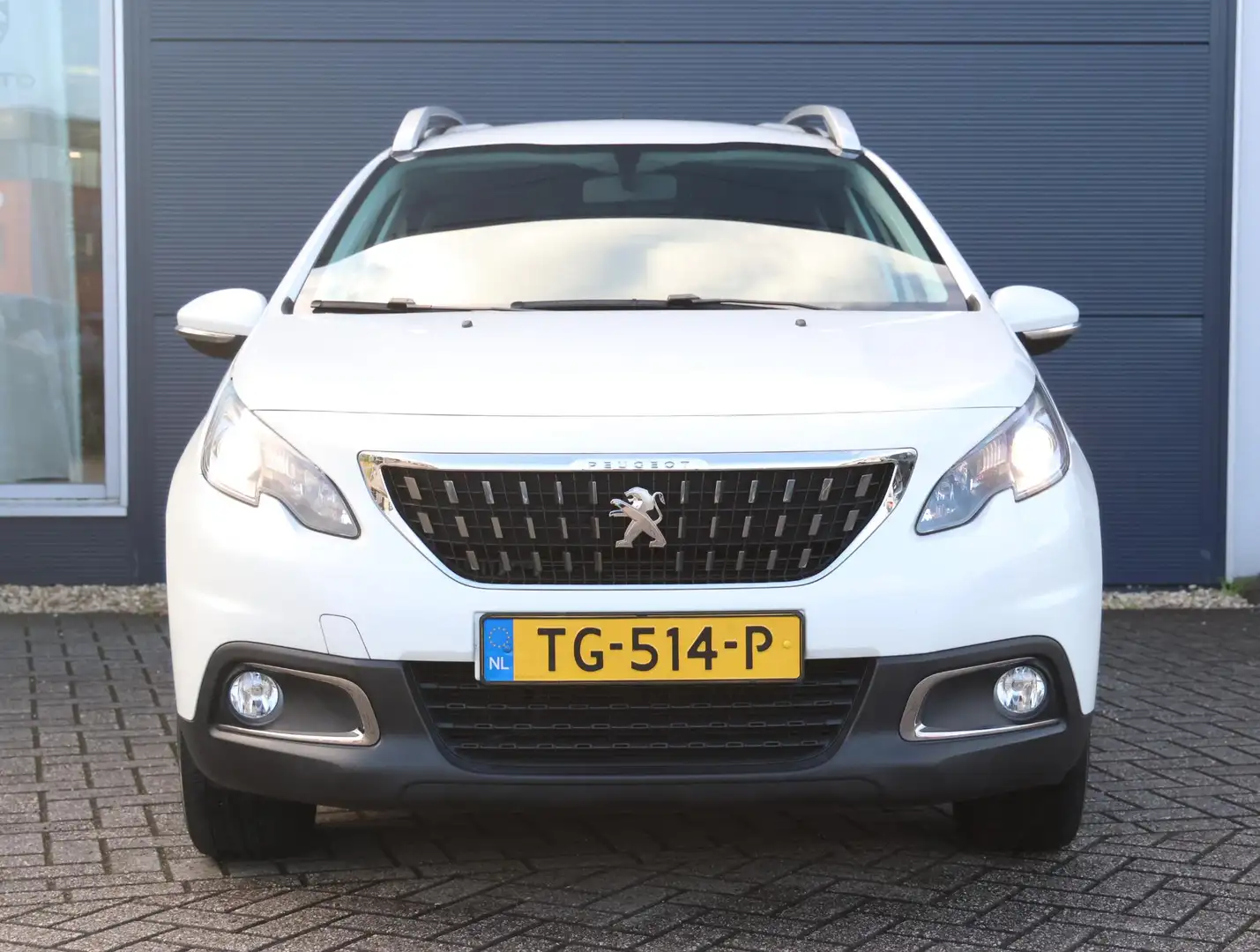 Peugeot 2008 1.2 PureTech Blue Lion Lage KM! | Parelmoer | Park Wit - 2