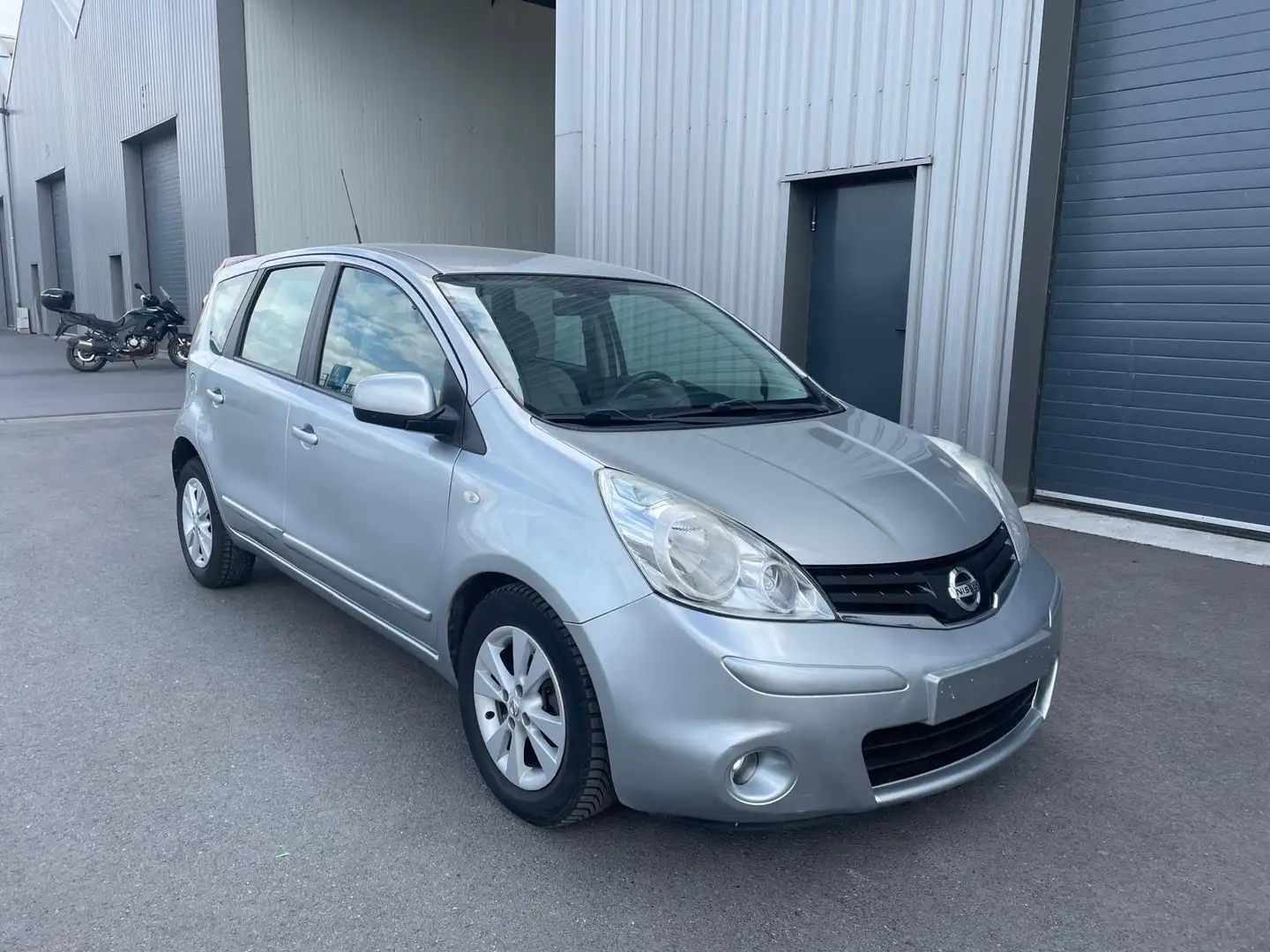 Nissan Note 1.6i Acenta Automatique Plateado - 2